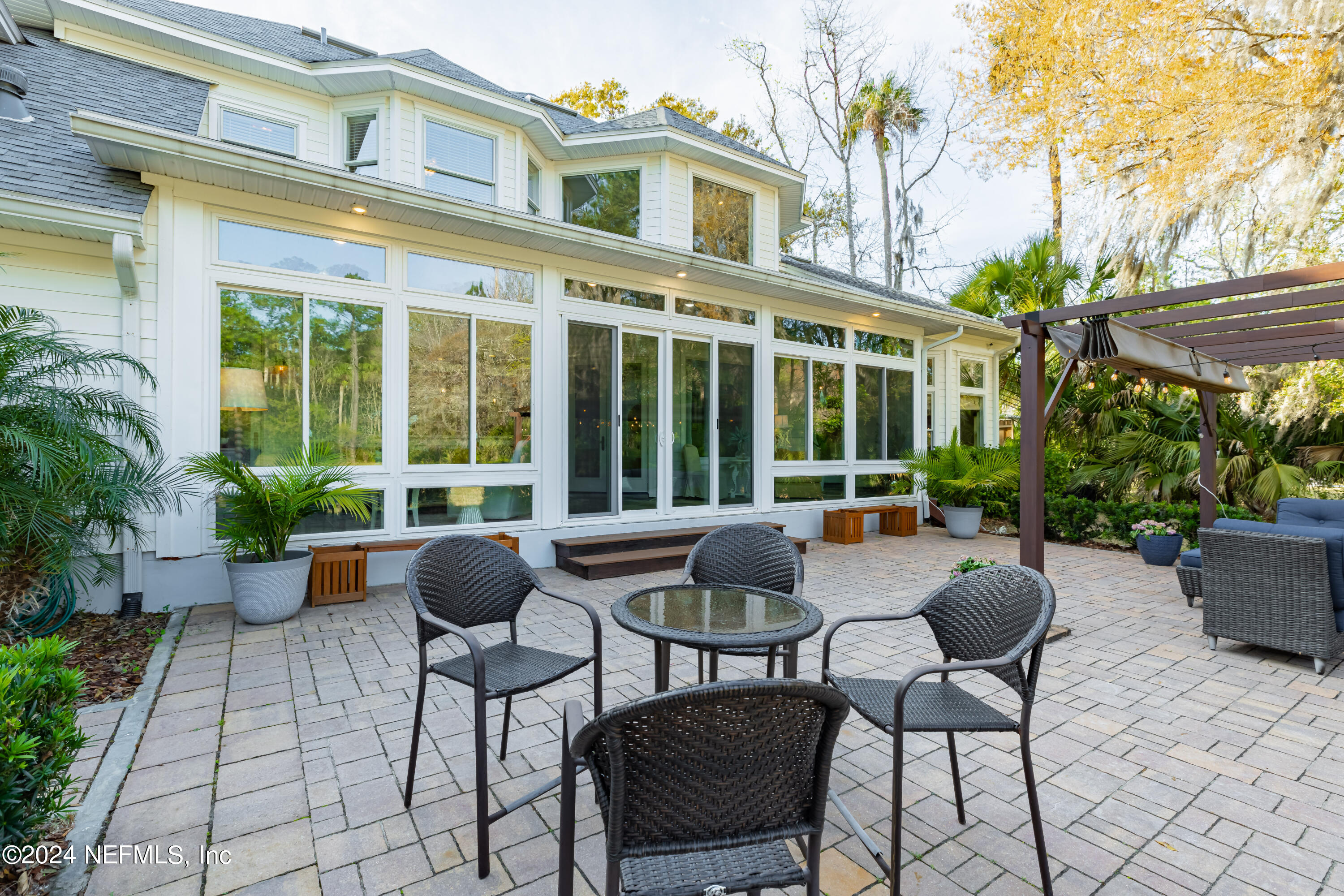 36 ROSCOE Boulevard N