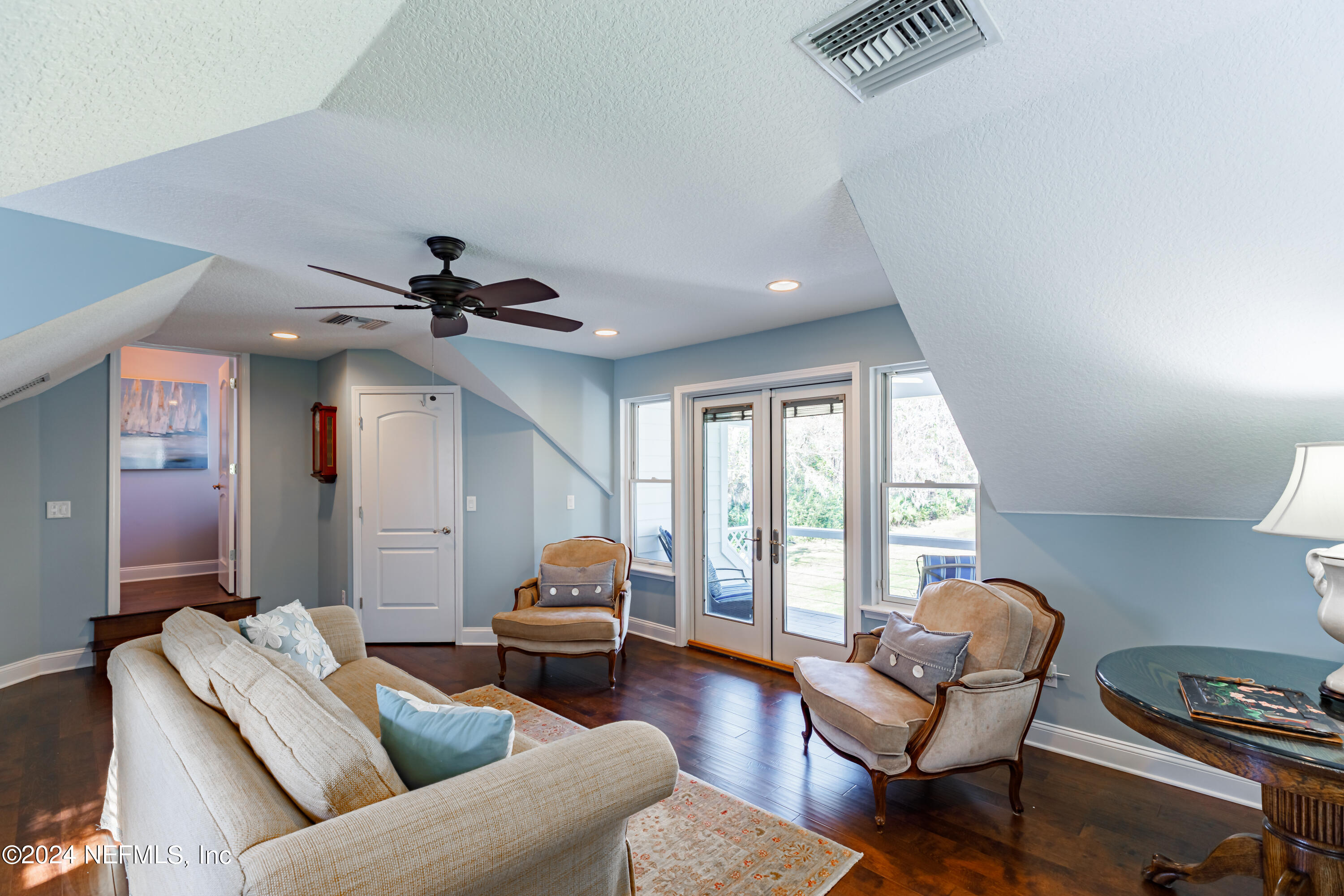 36 ROSCOE Boulevard N