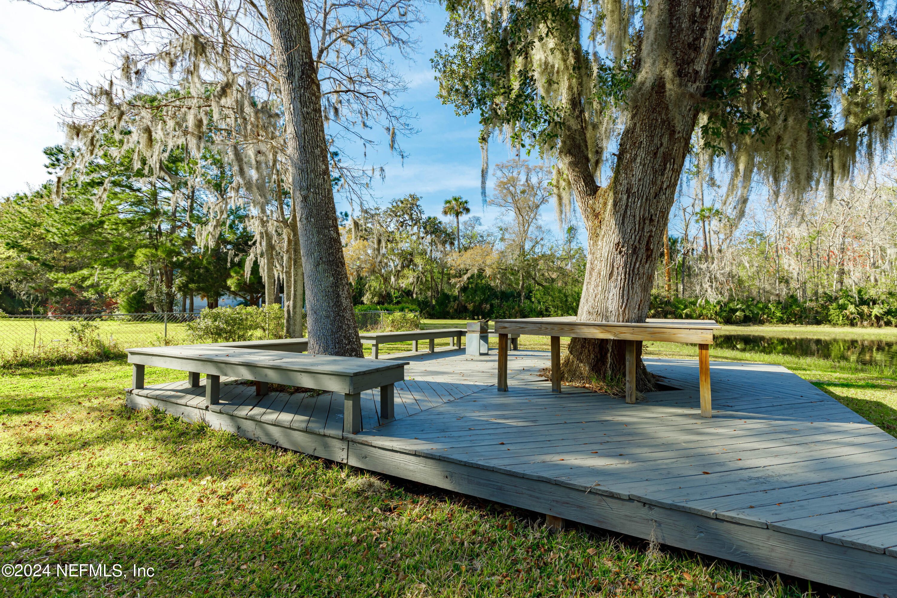 36 ROSCOE Boulevard N