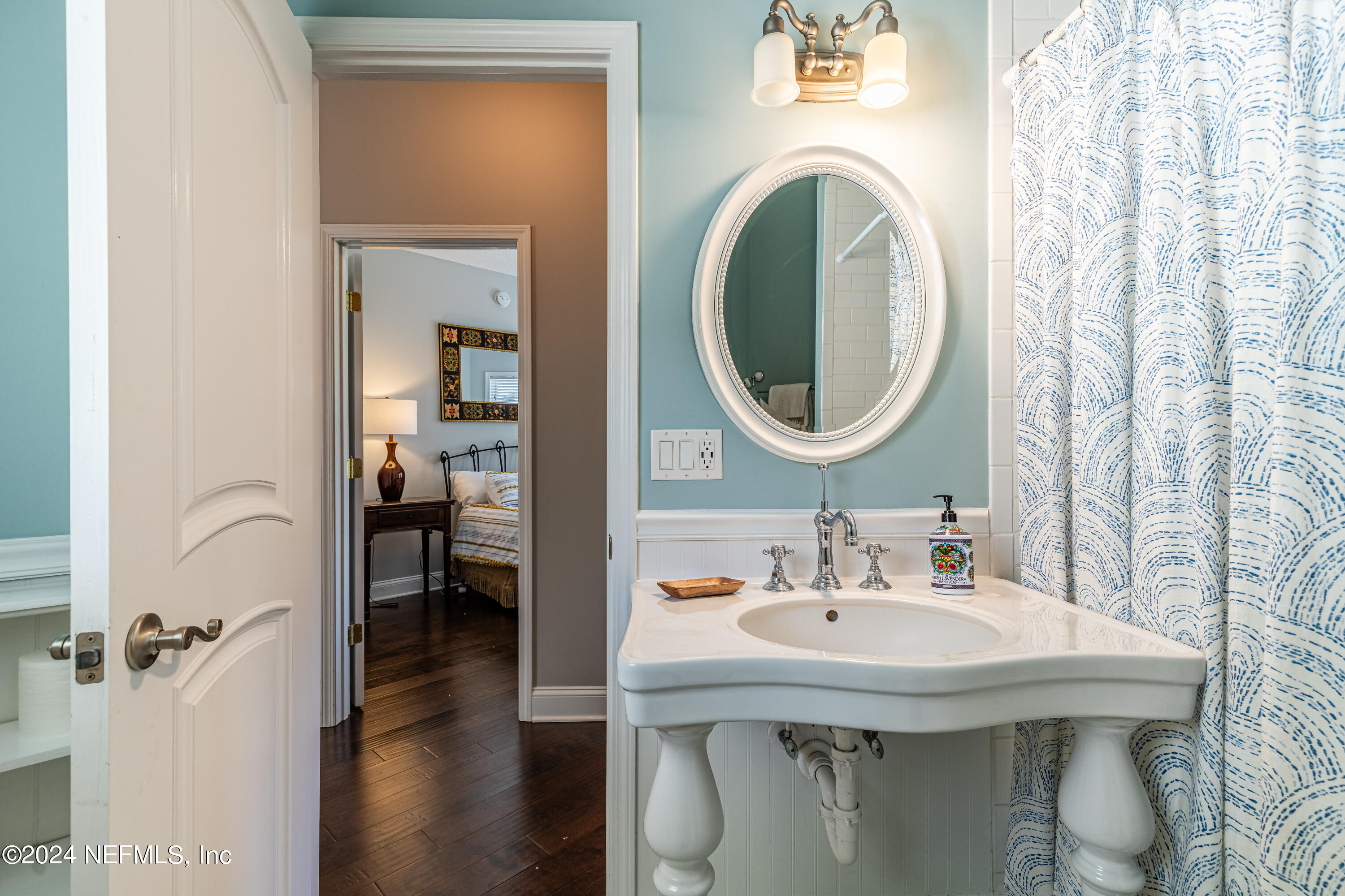 36 ROSCOE Boulevard N