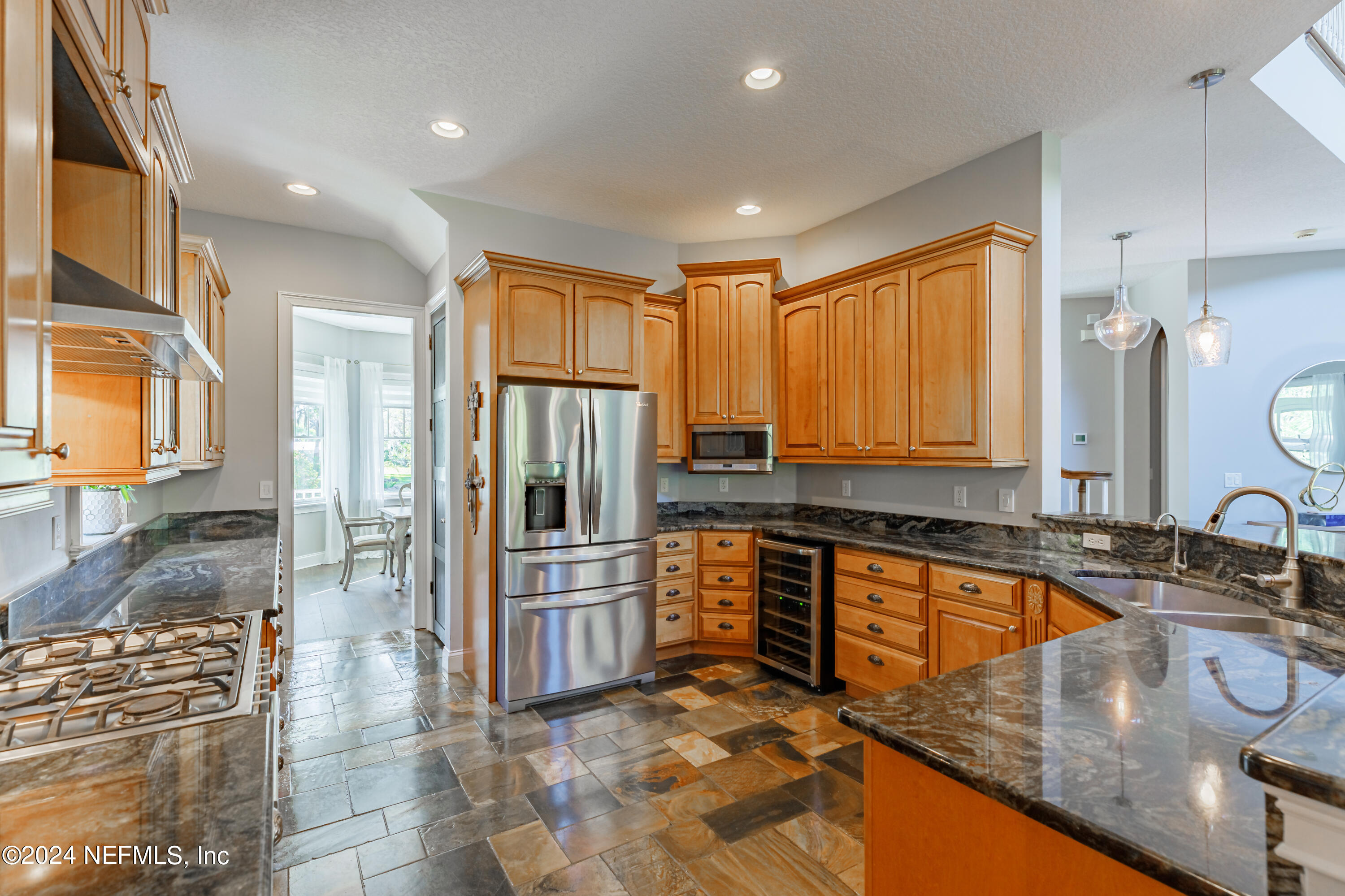 36 ROSCOE Boulevard N