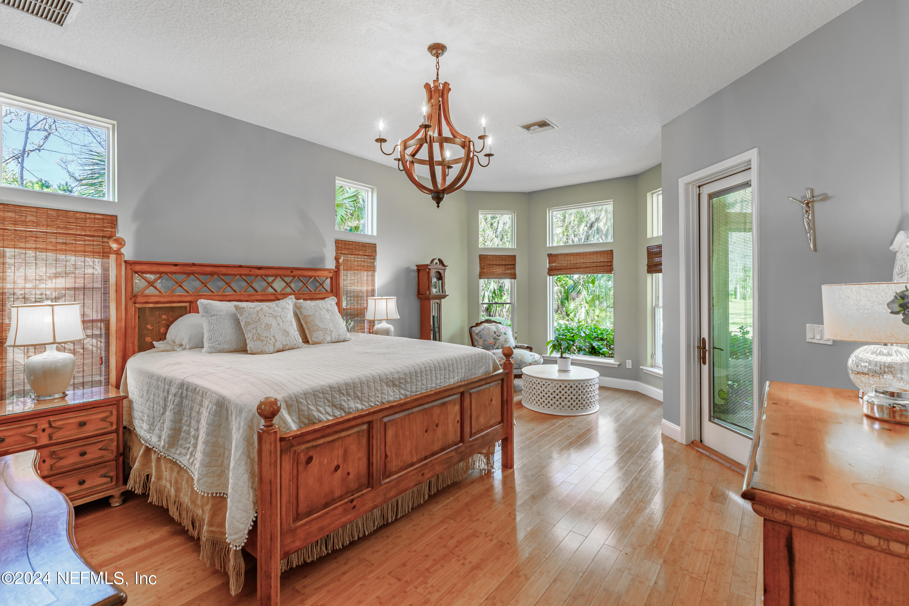 36 ROSCOE Boulevard N