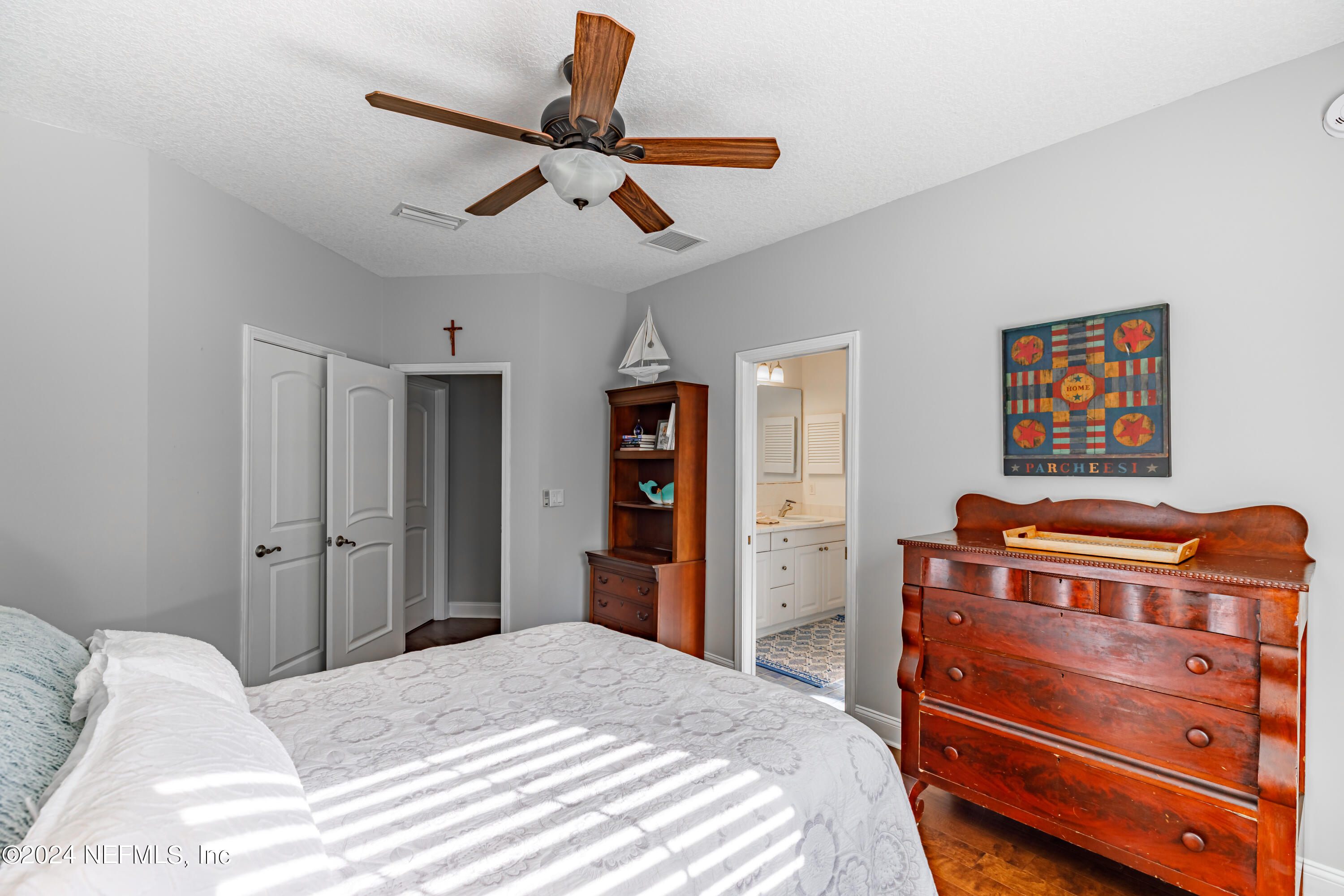 36 ROSCOE Boulevard N