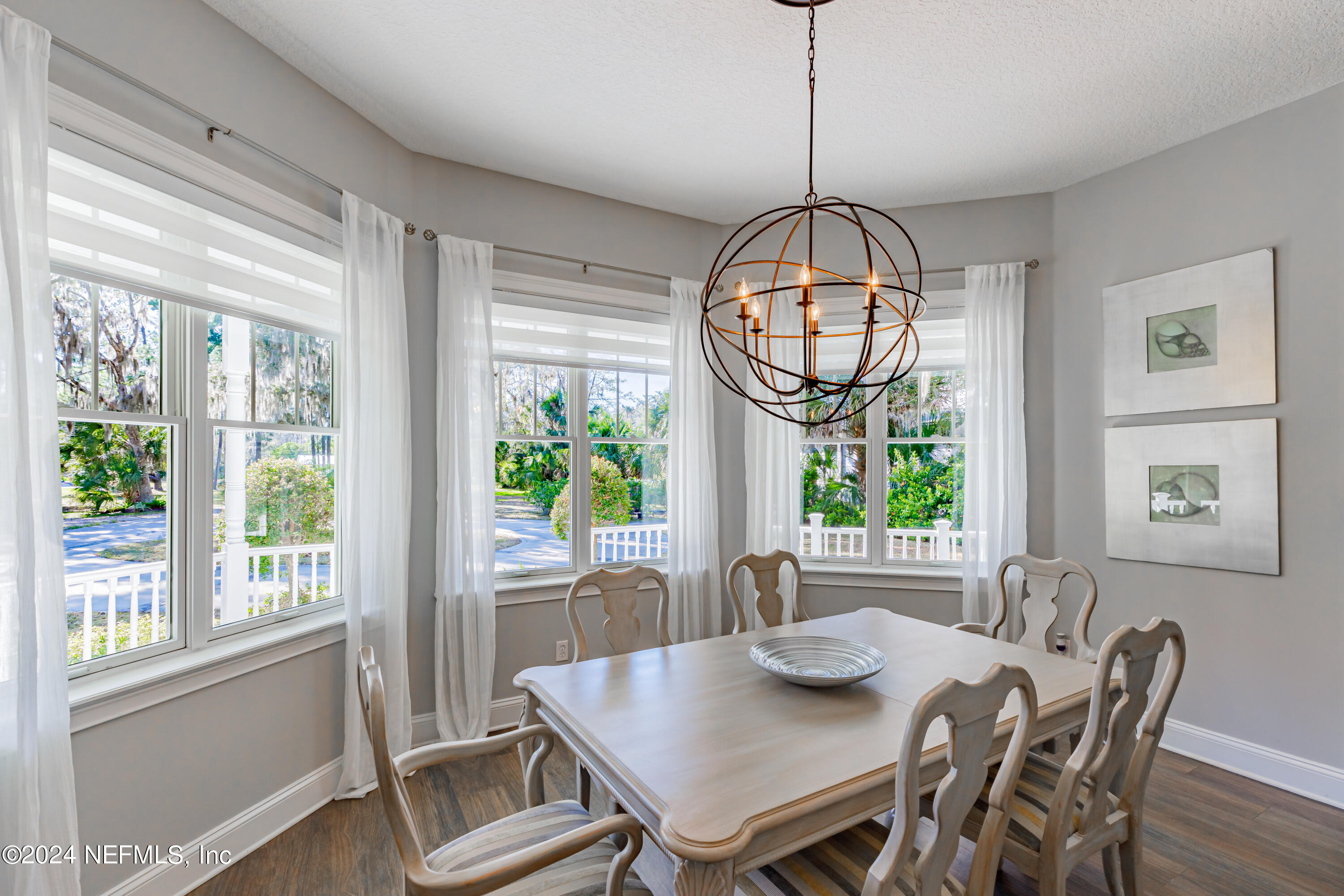 36 ROSCOE Boulevard N