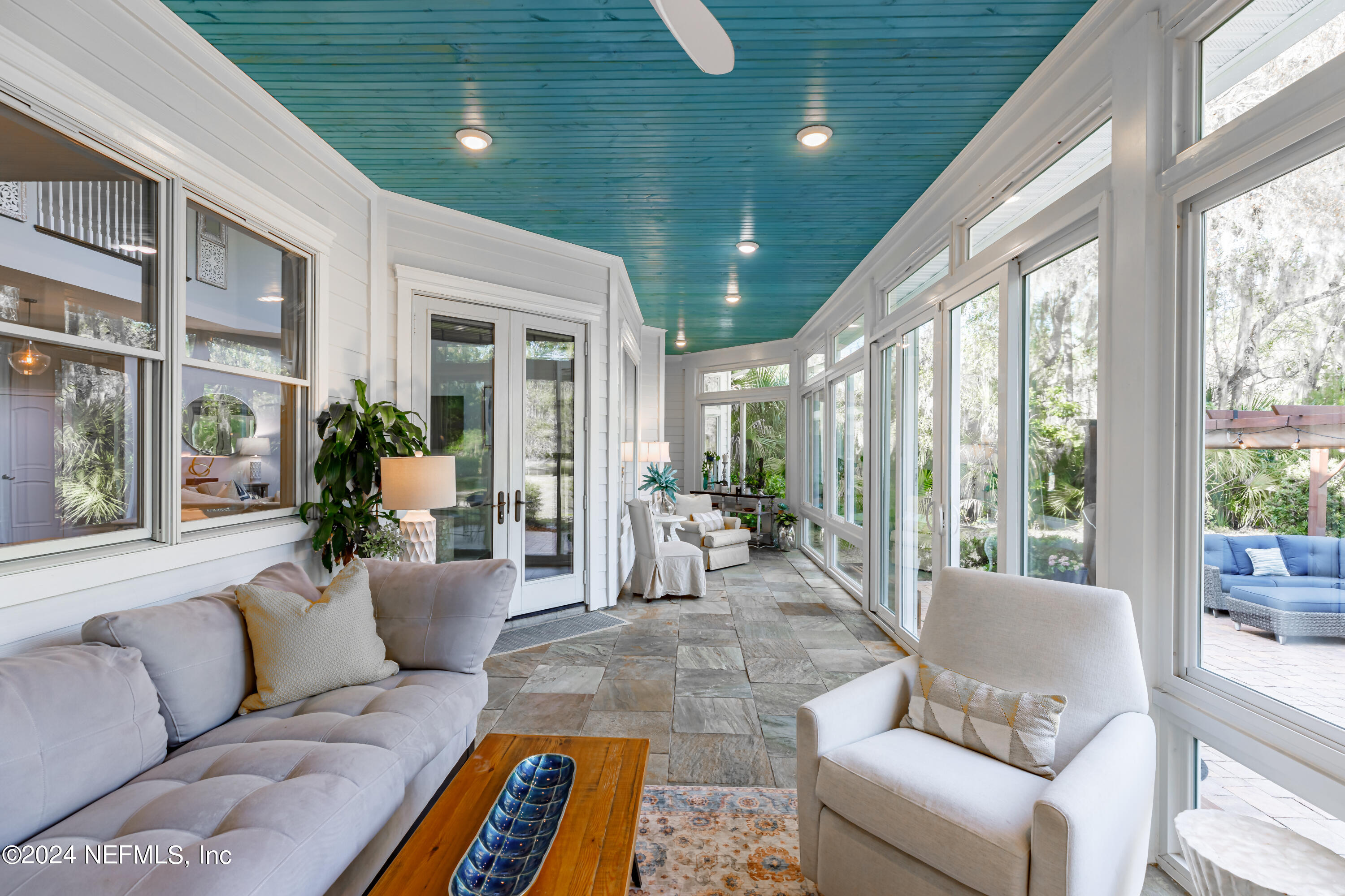 36 ROSCOE Boulevard N