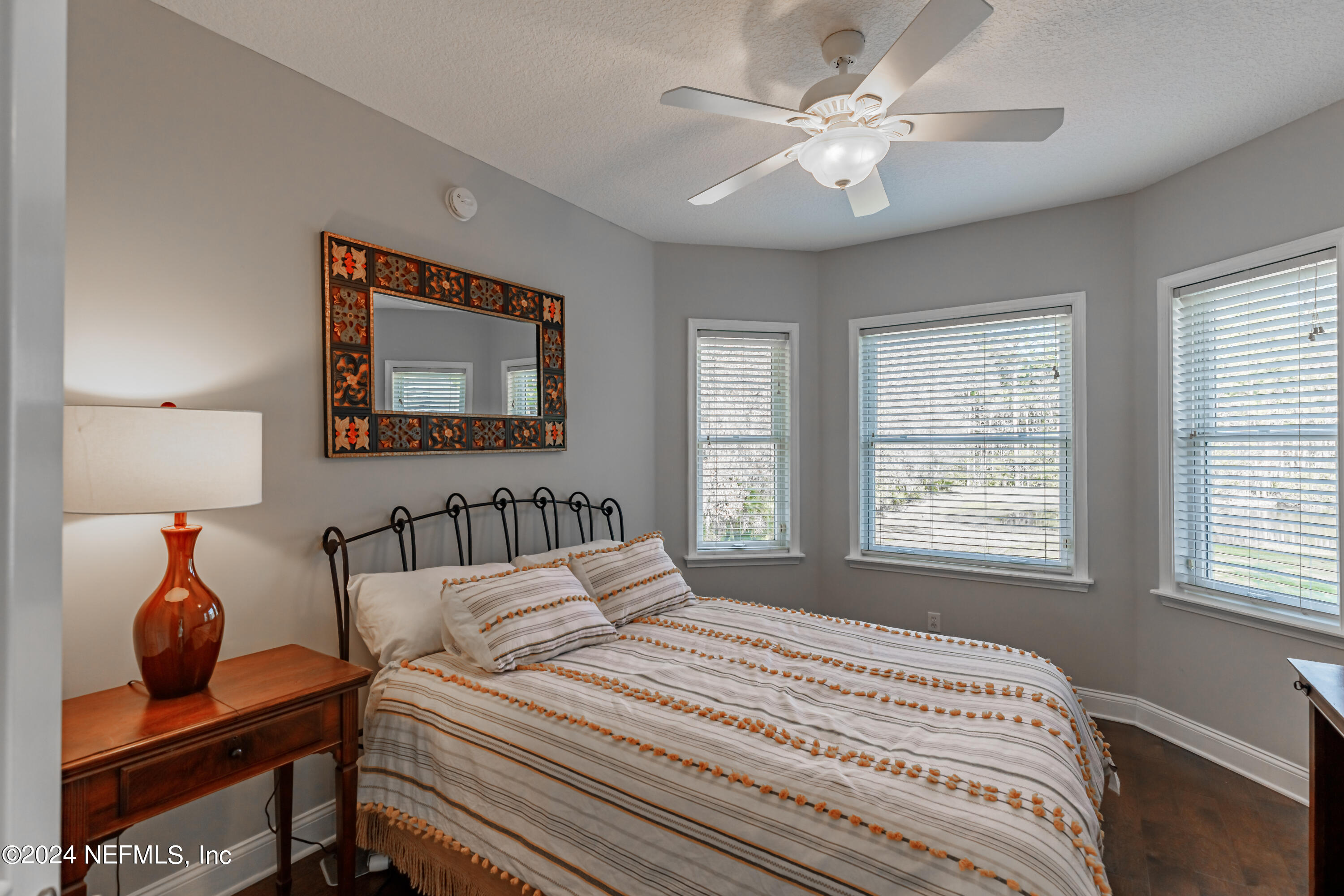 36 ROSCOE Boulevard N