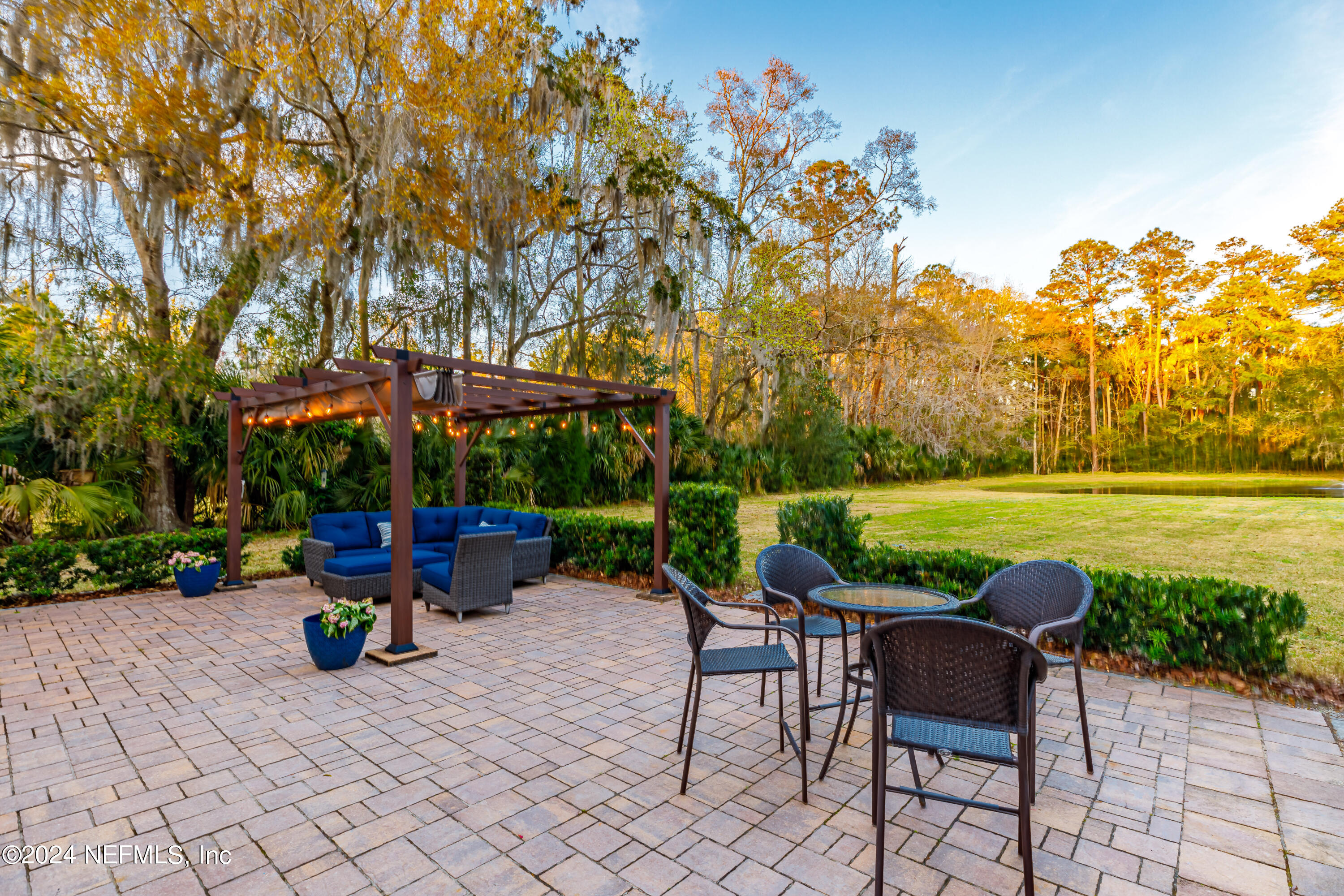 36 ROSCOE Boulevard N