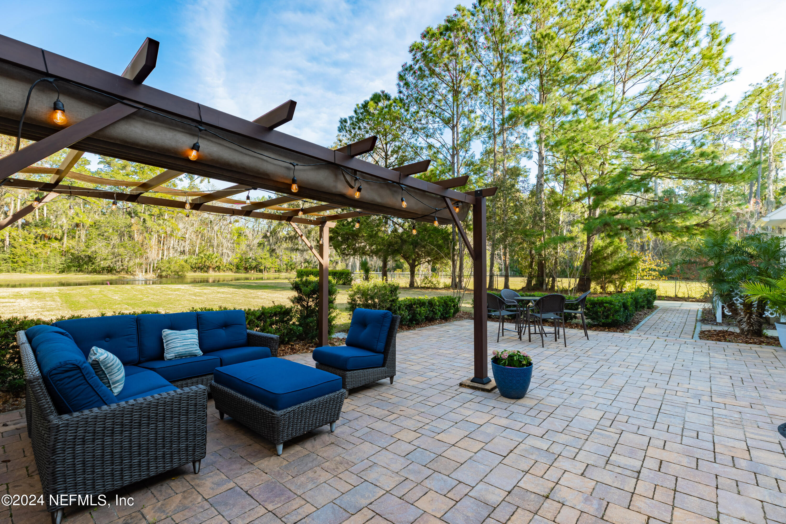 36 ROSCOE Boulevard N