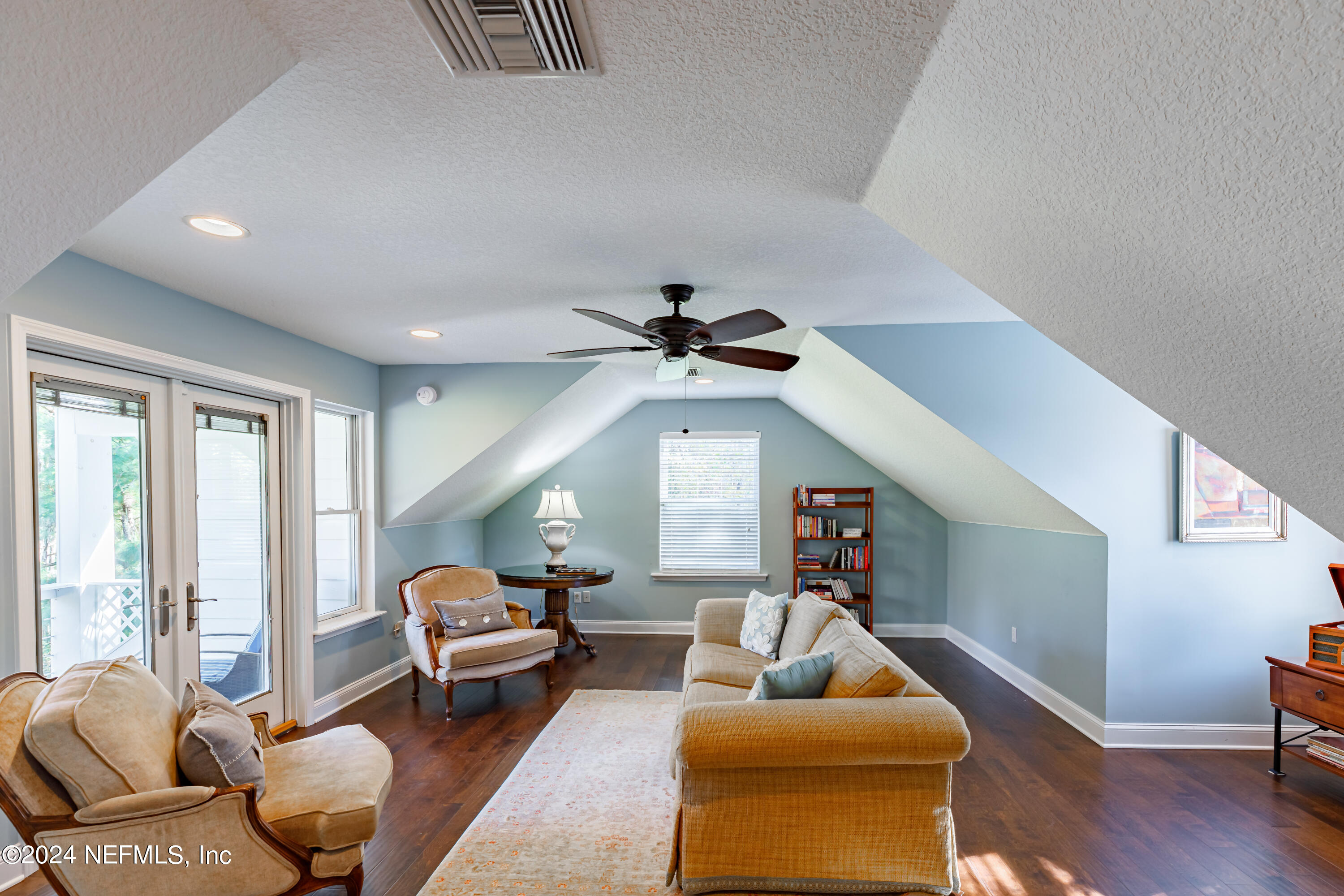 36 ROSCOE Boulevard N