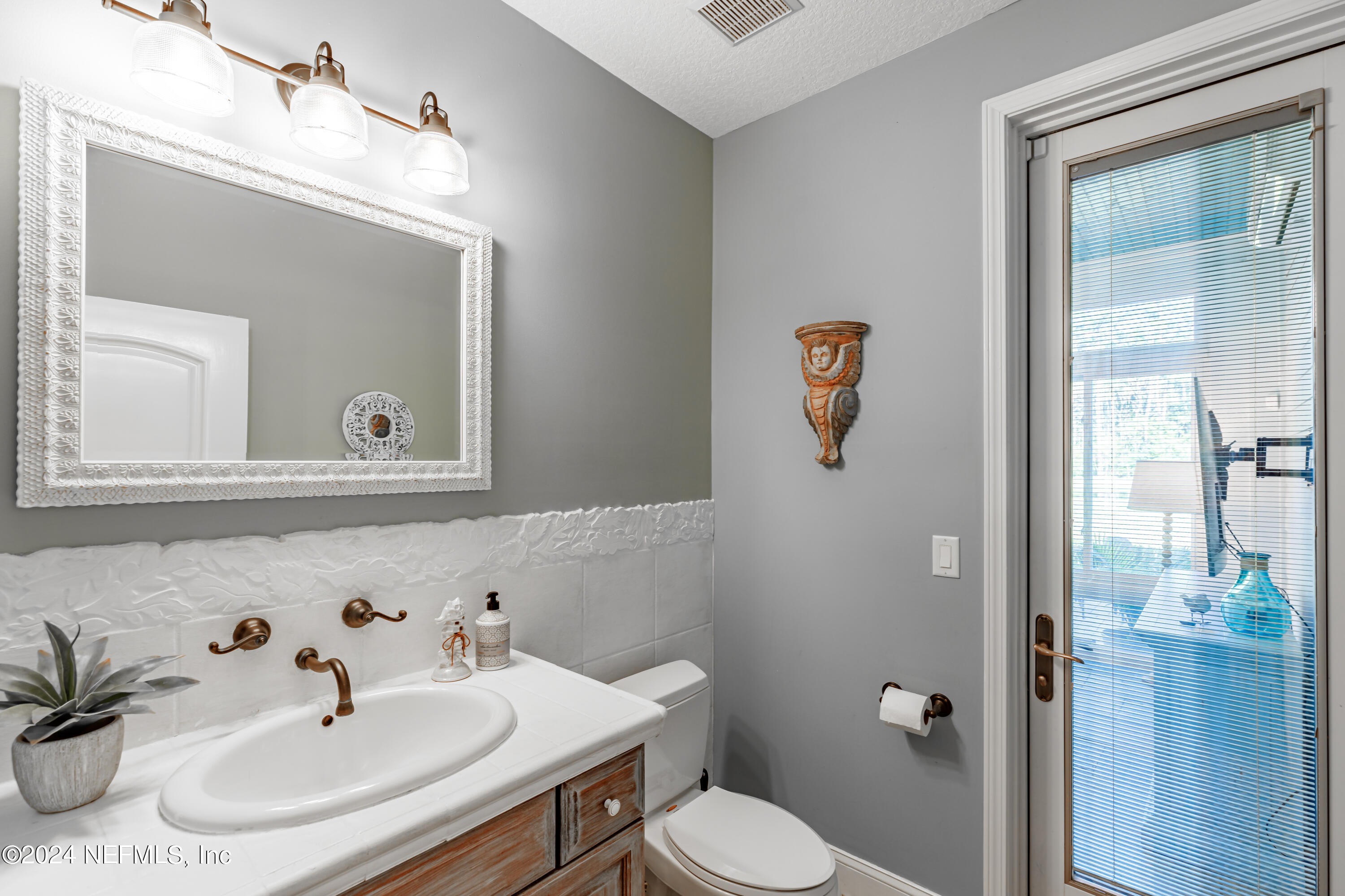 36 ROSCOE Boulevard N