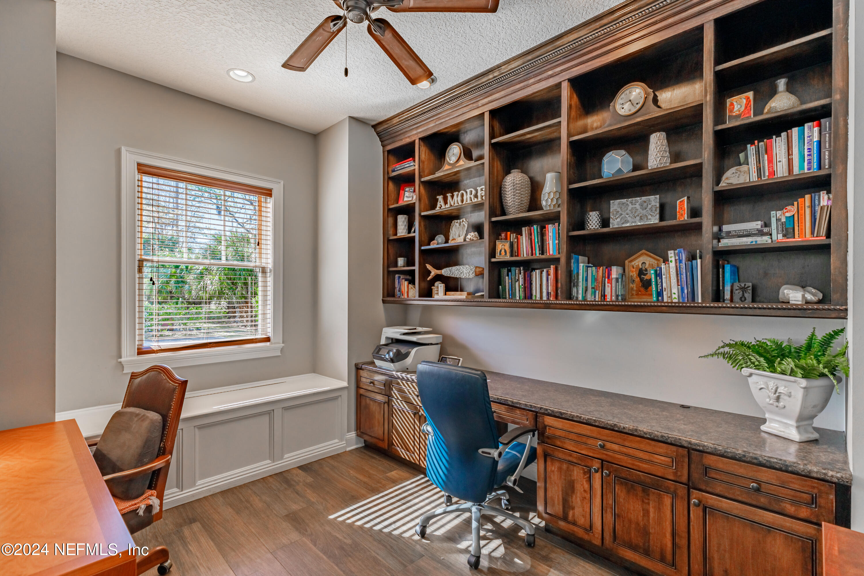 36 ROSCOE Boulevard N