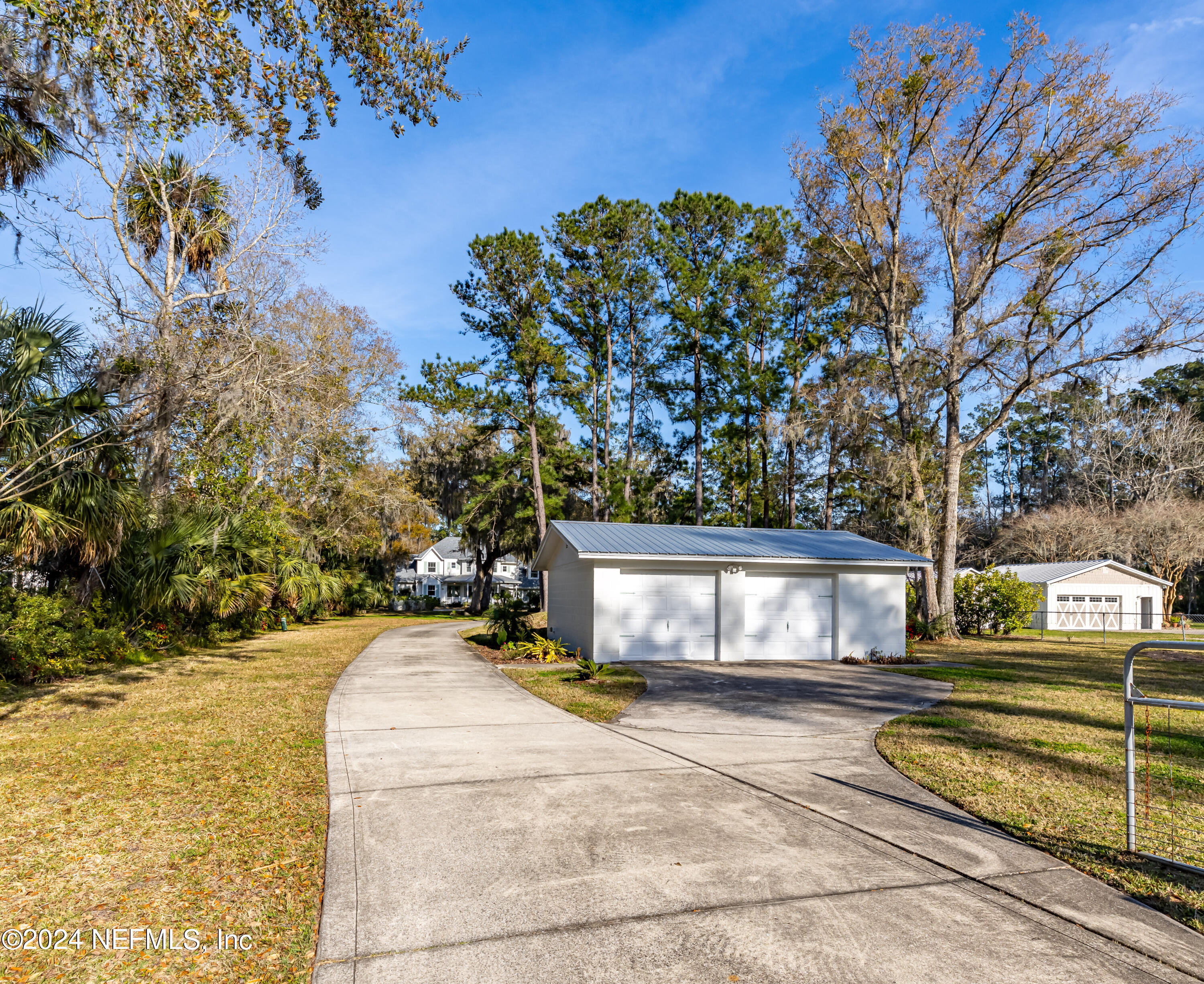 36 ROSCOE Boulevard N