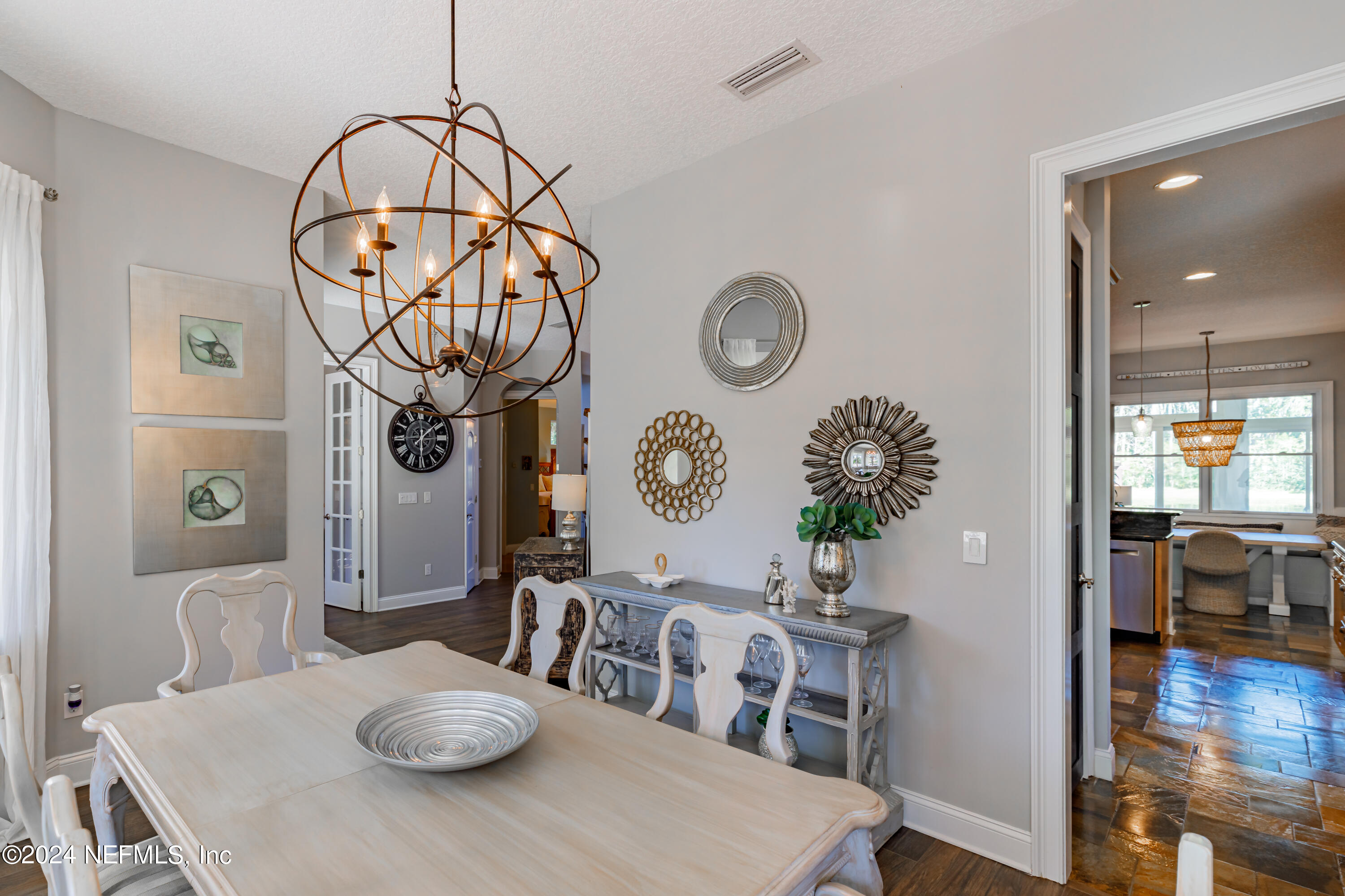 36 ROSCOE Boulevard N