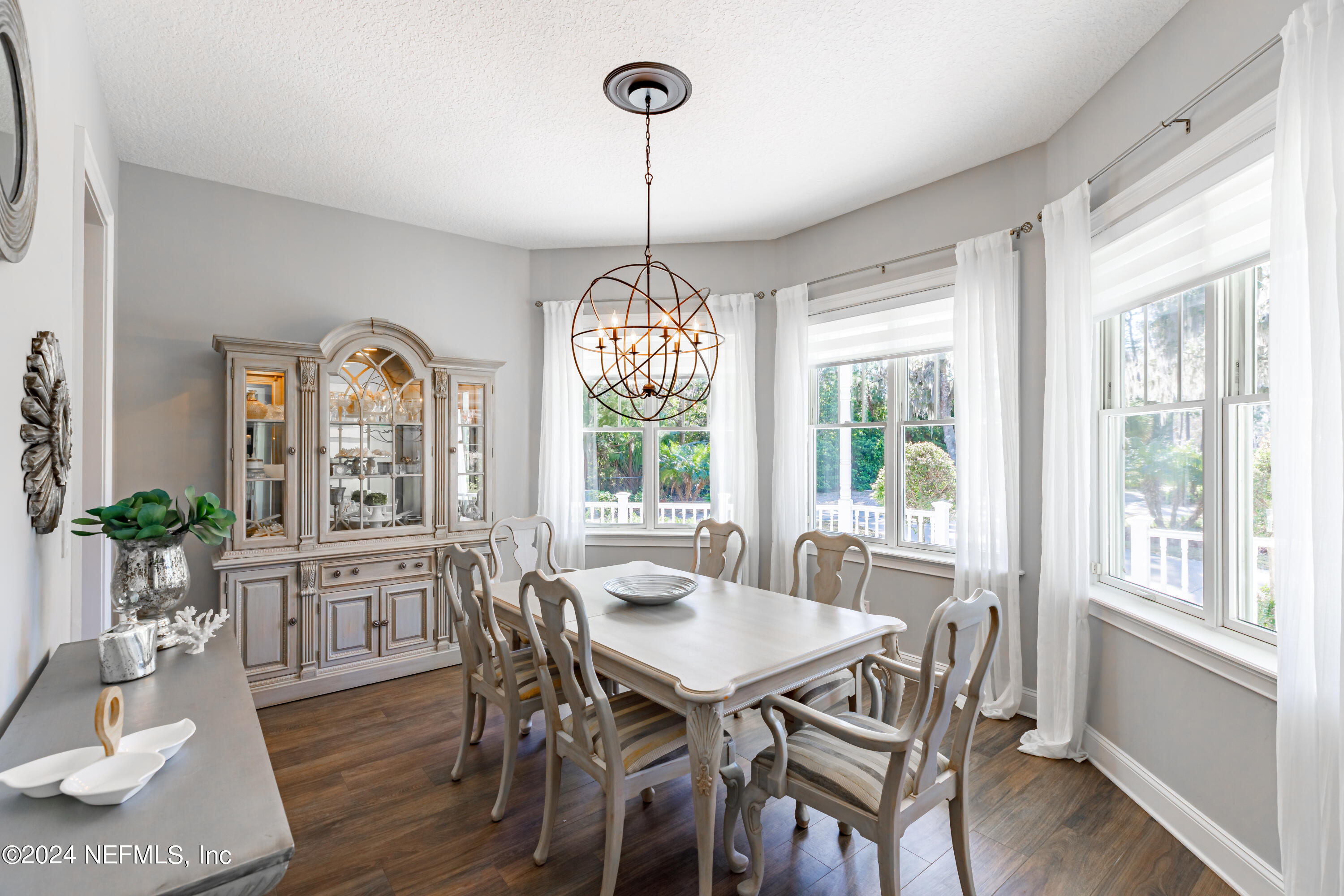 36 ROSCOE Boulevard N