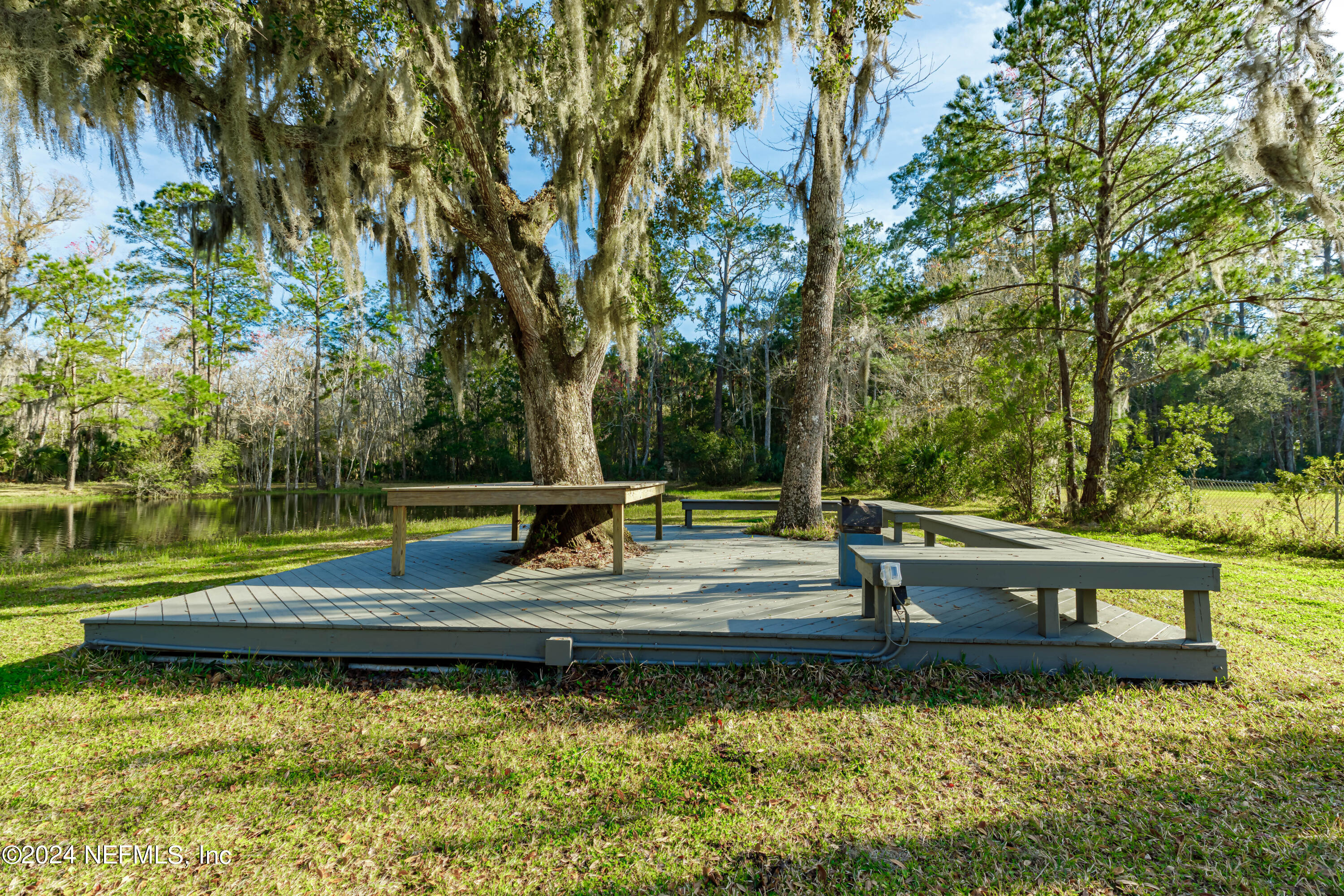 36 ROSCOE Boulevard N