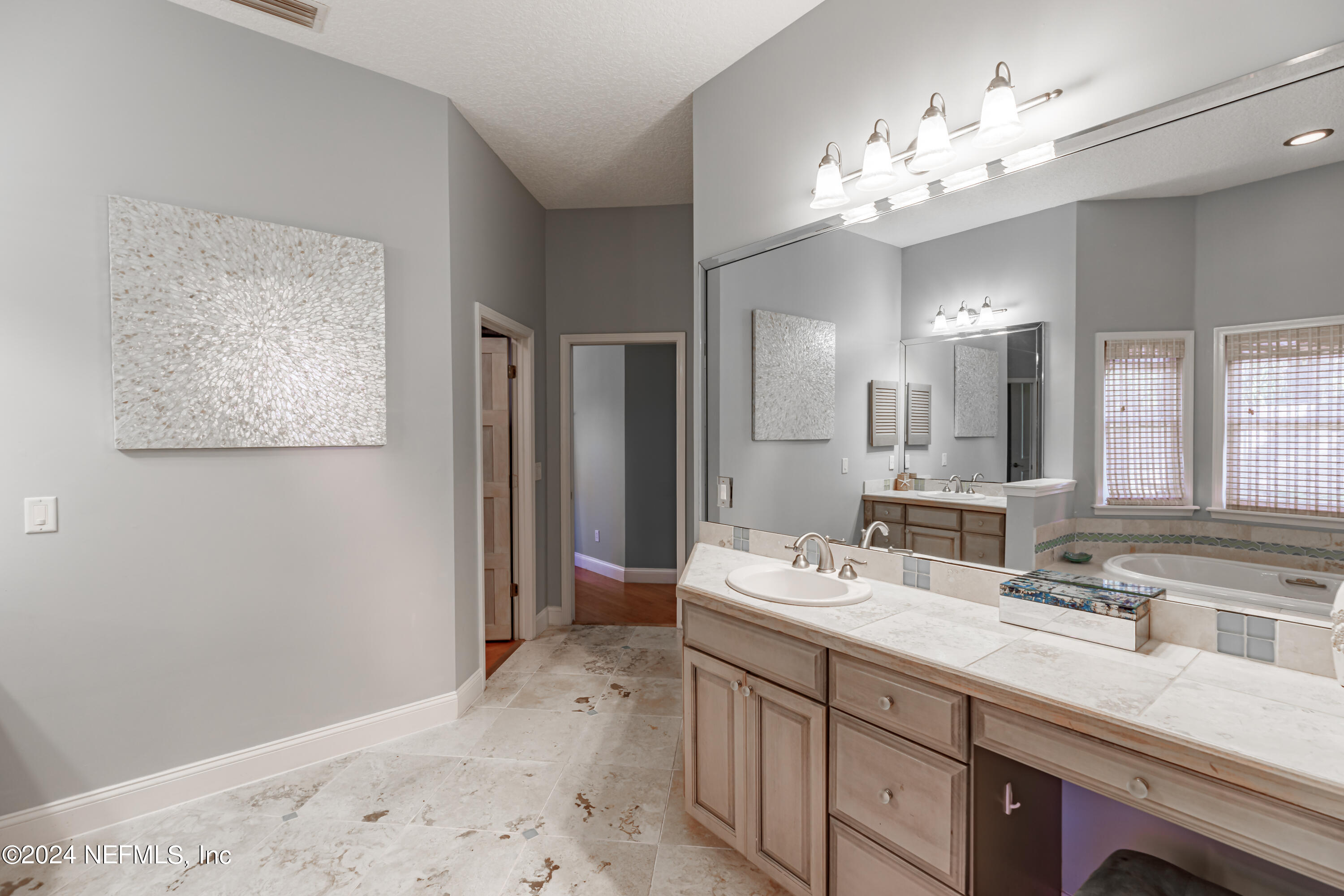 36 ROSCOE Boulevard N