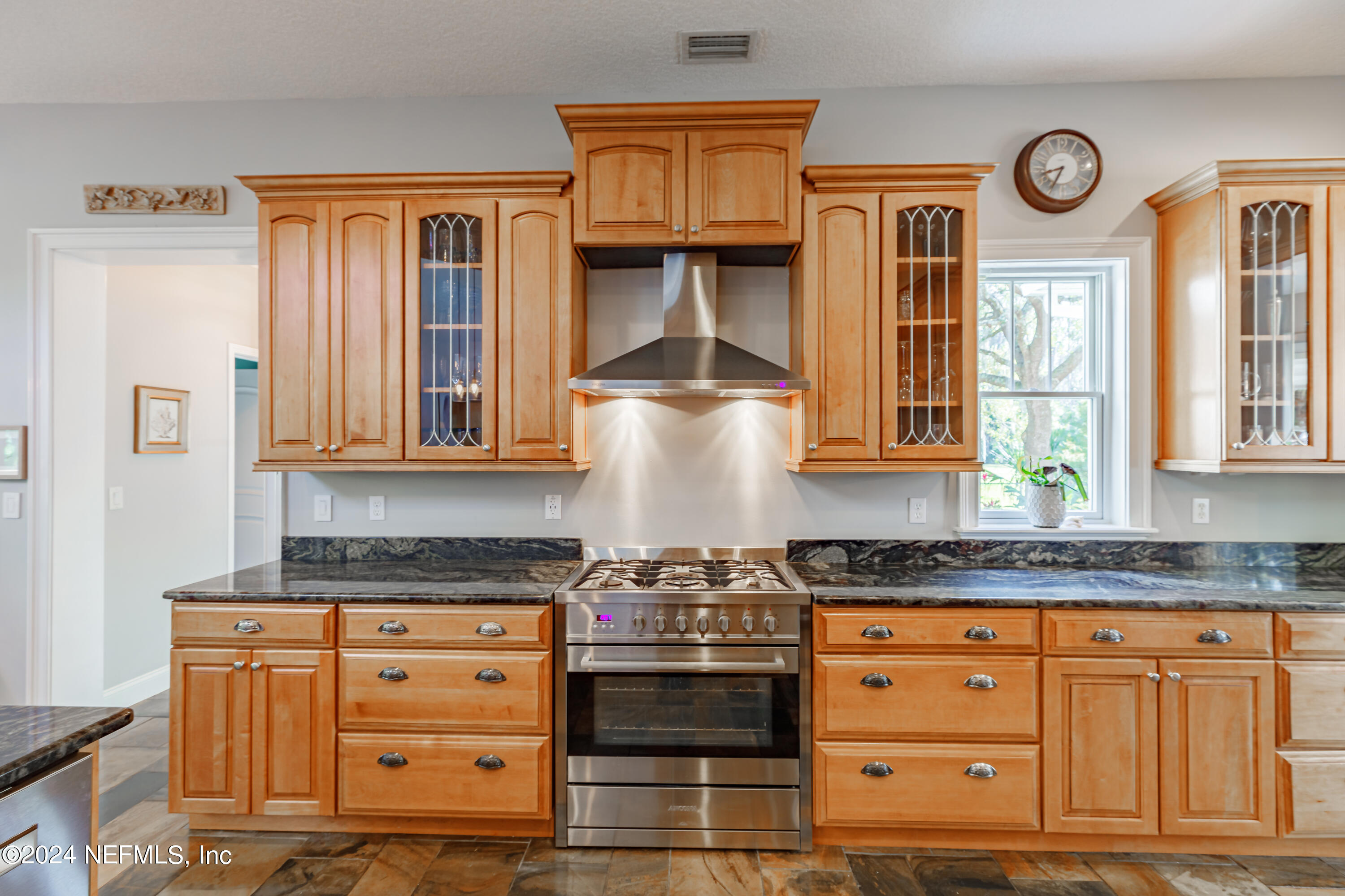 36 ROSCOE Boulevard N