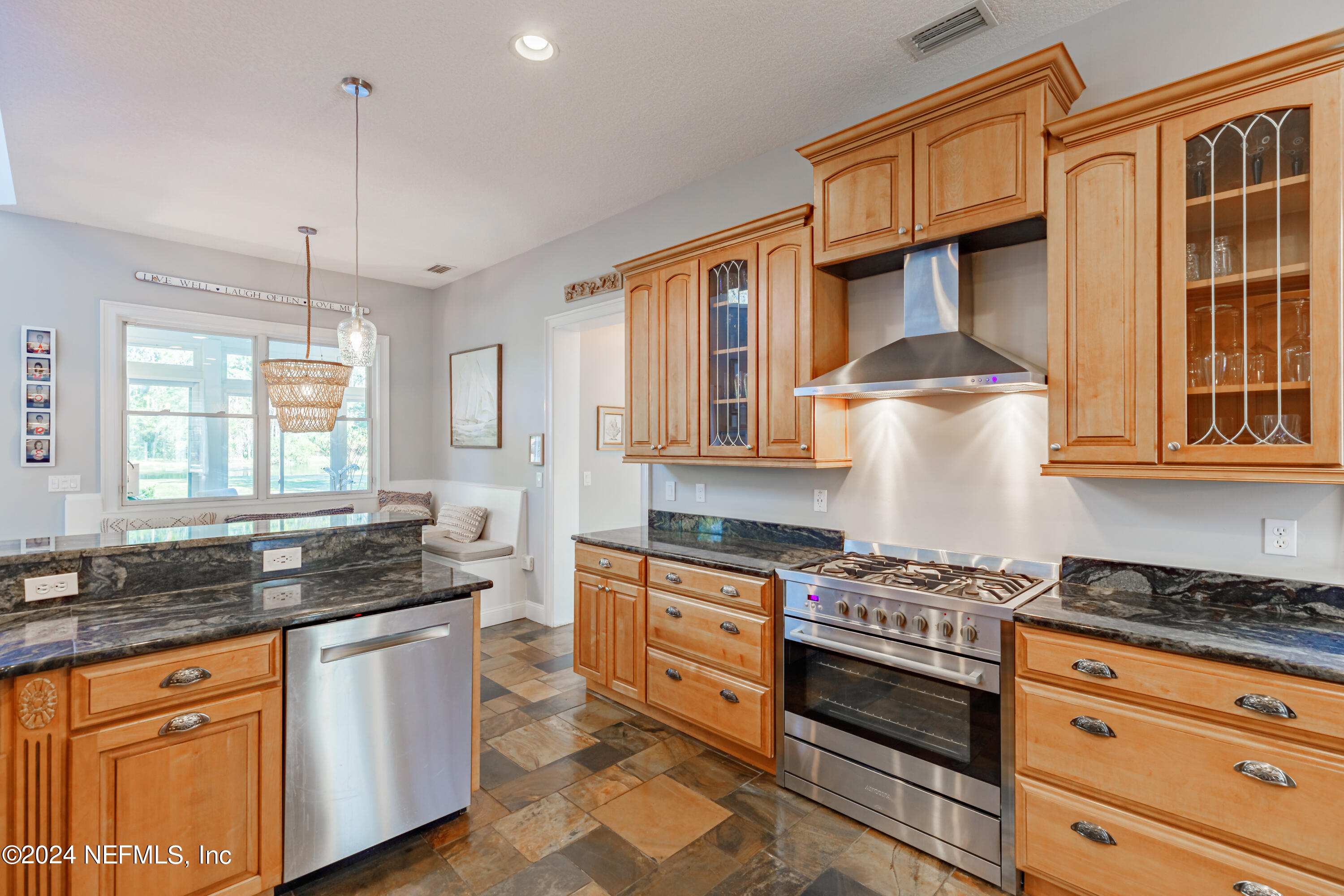 36 ROSCOE Boulevard N