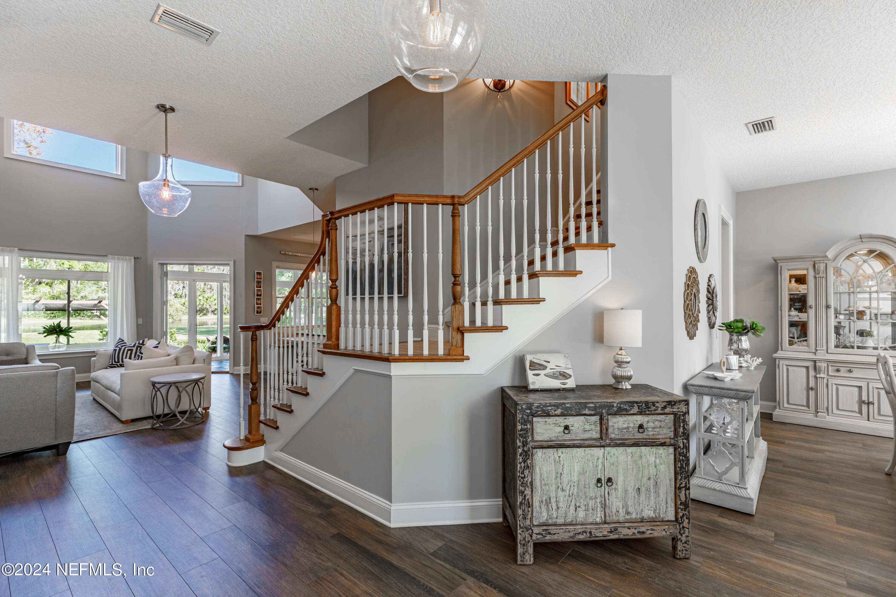 36 ROSCOE Boulevard N