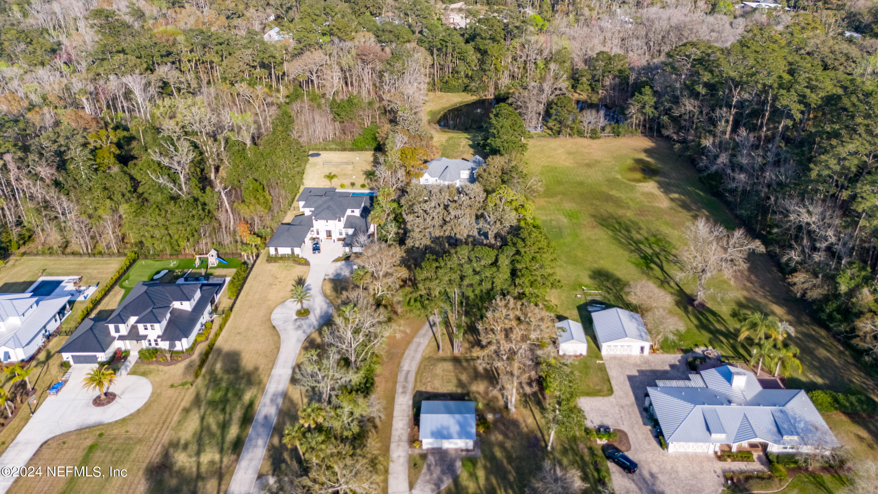 36 ROSCOE Boulevard N