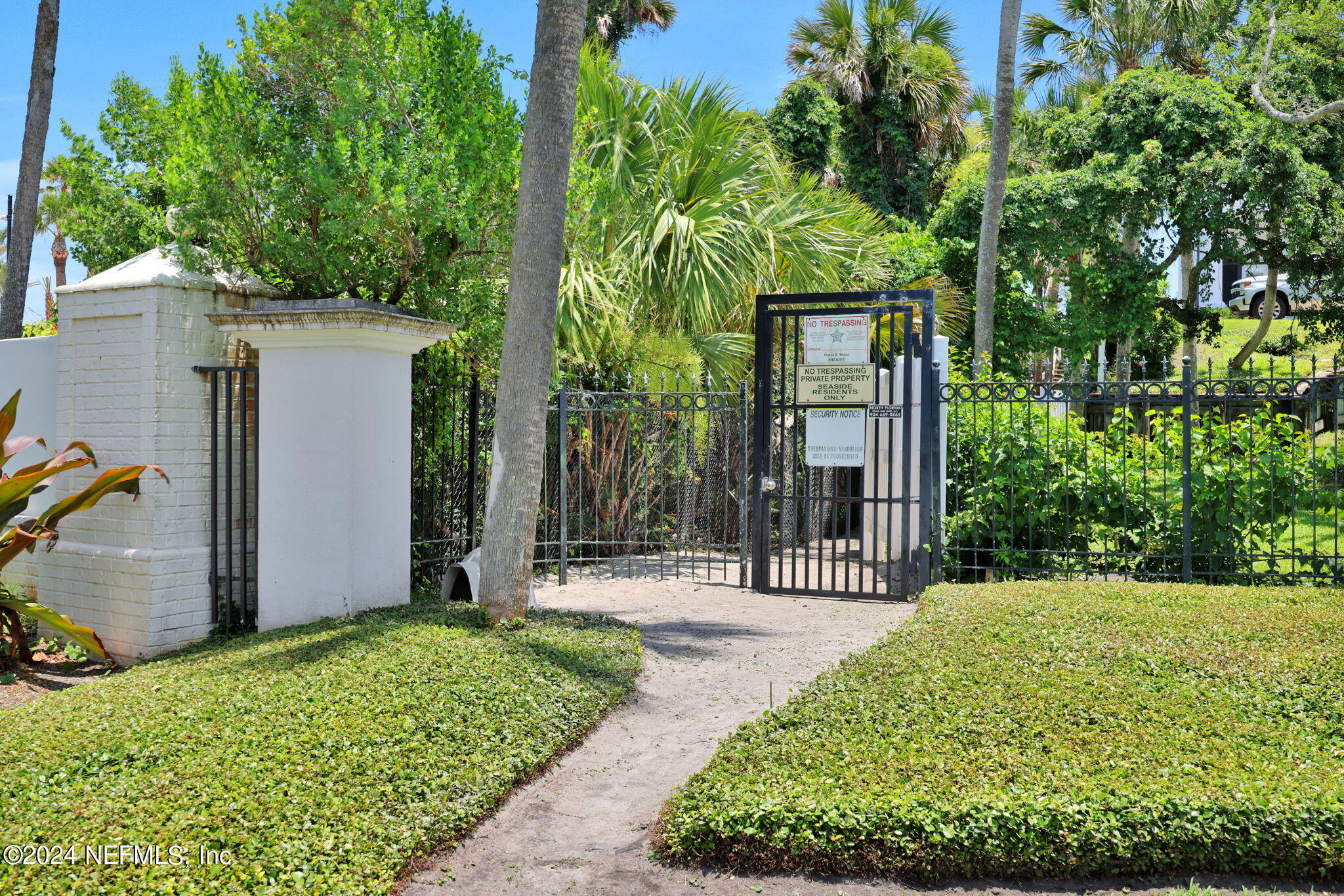 208 CROSSTERN Court