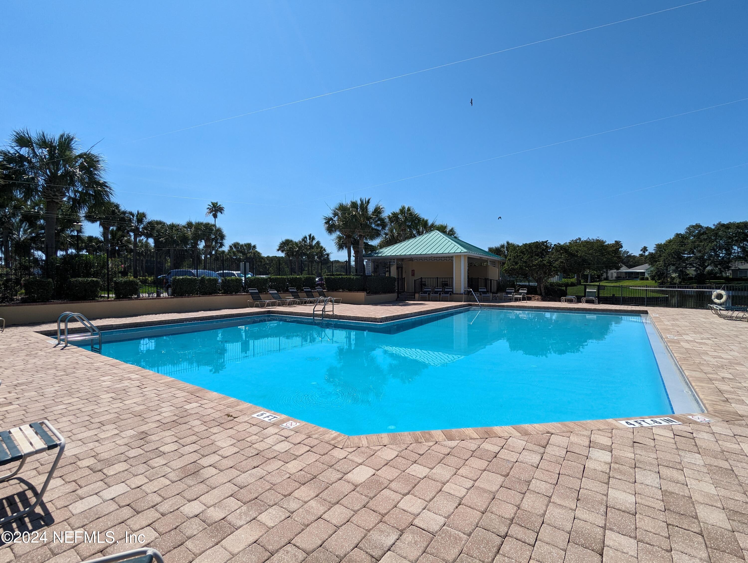 208 CROSSTERN Court