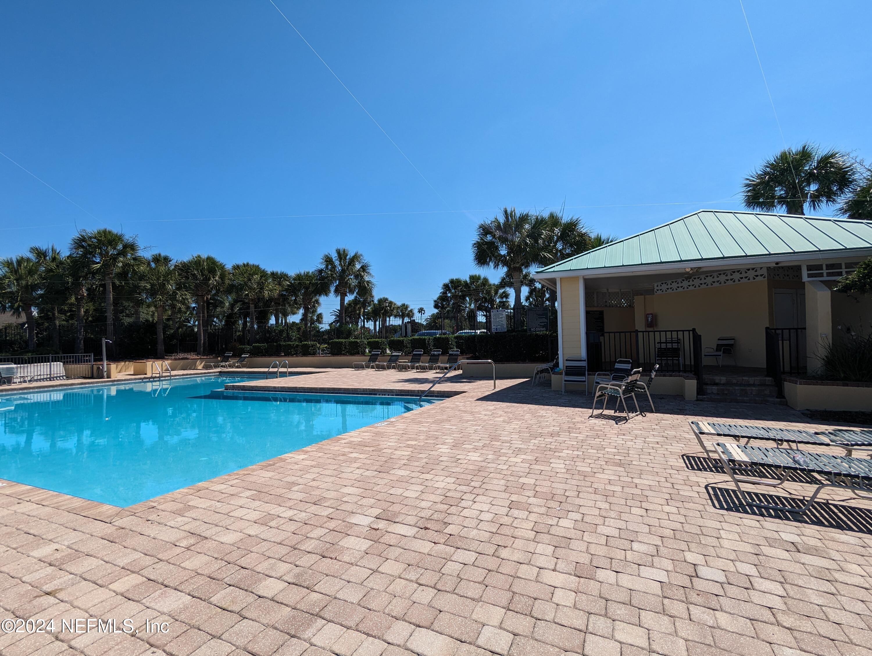 208 CROSSTERN Court
