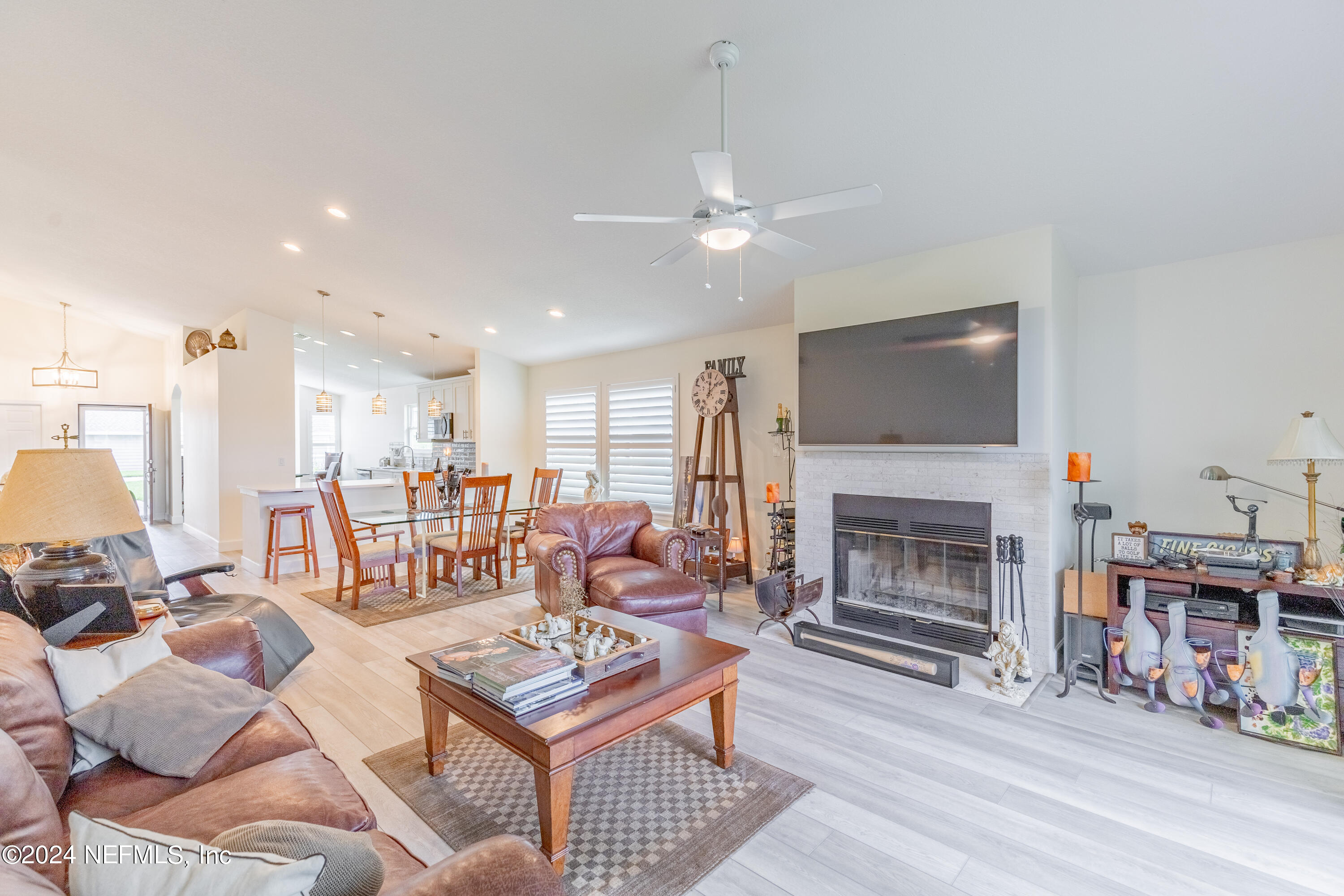 208 CROSSTERN Court