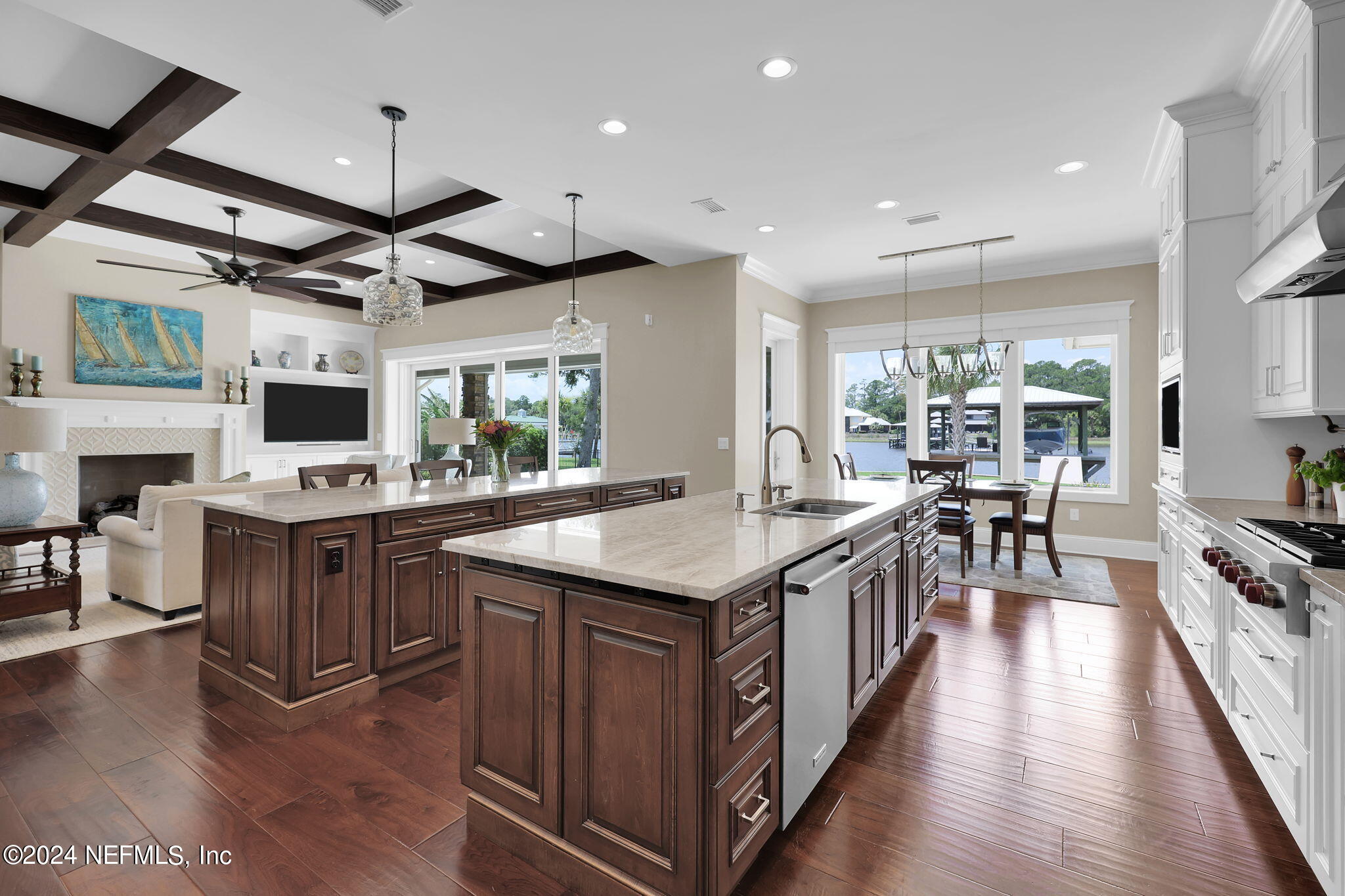 347 S ROSCOE Boulevard