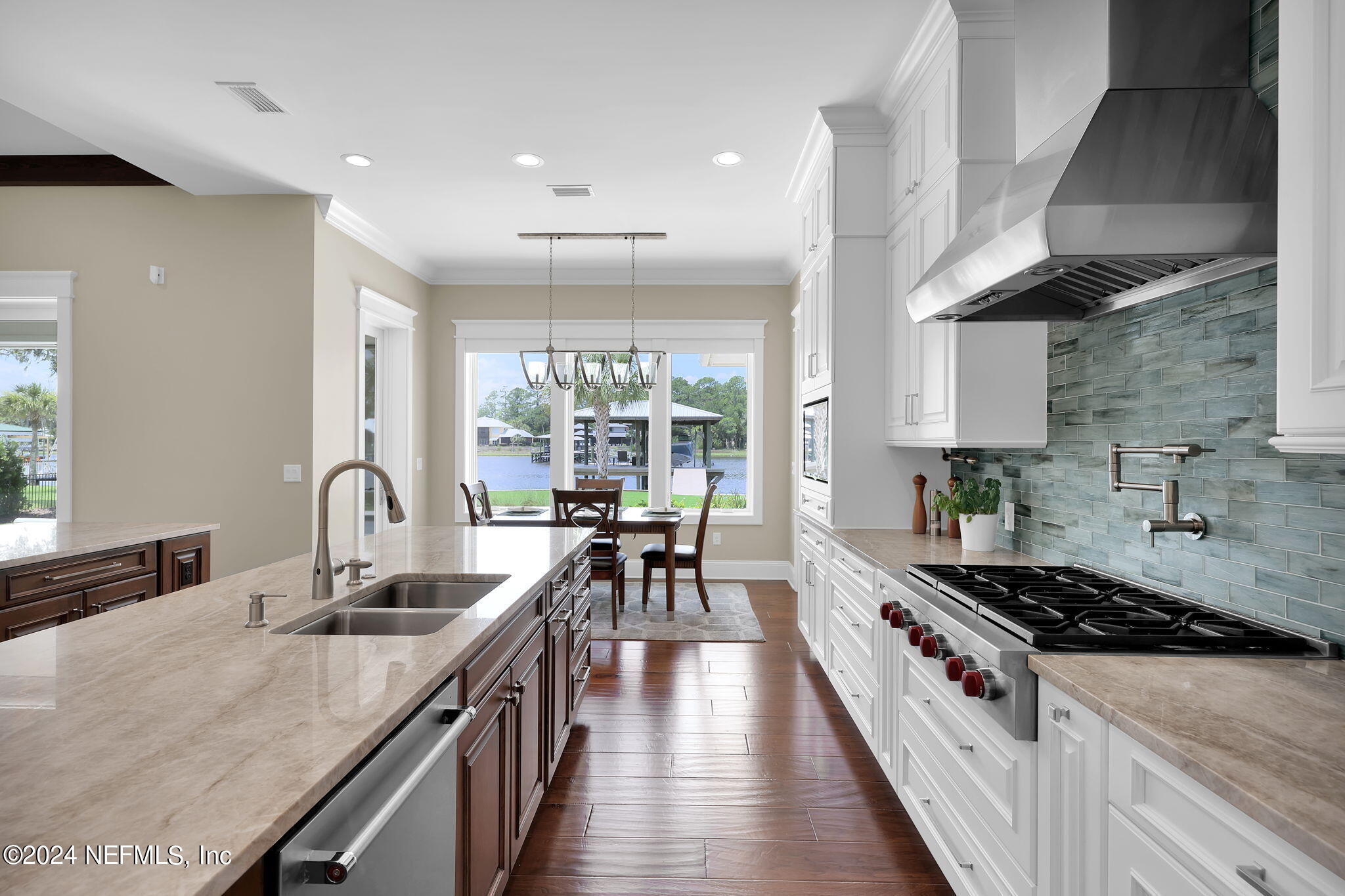 347 S ROSCOE Boulevard