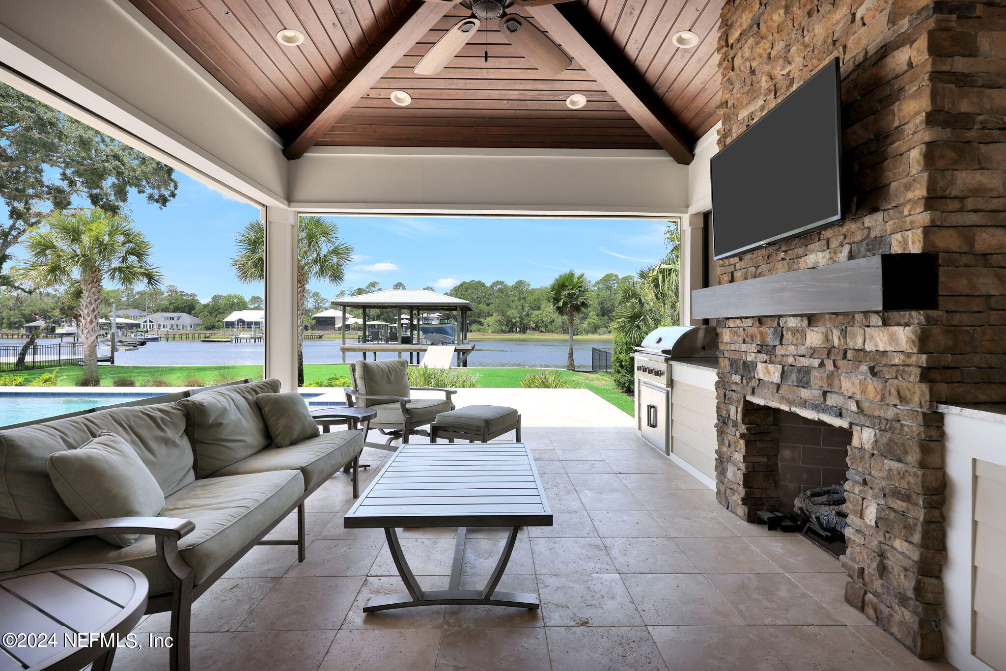 347 S ROSCOE Boulevard