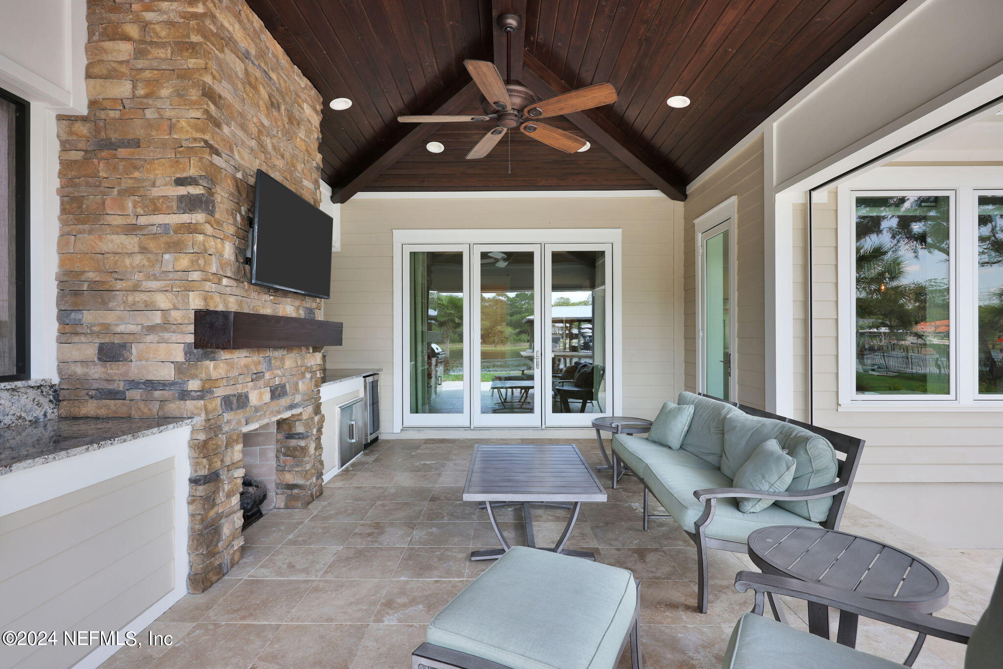 347 S ROSCOE Boulevard