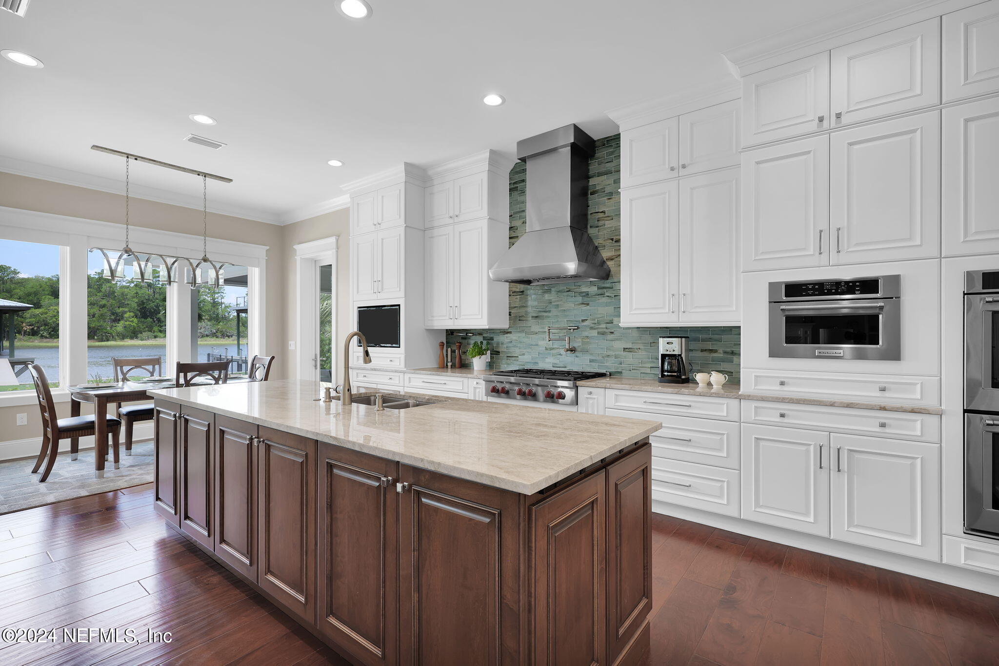 347 S ROSCOE Boulevard