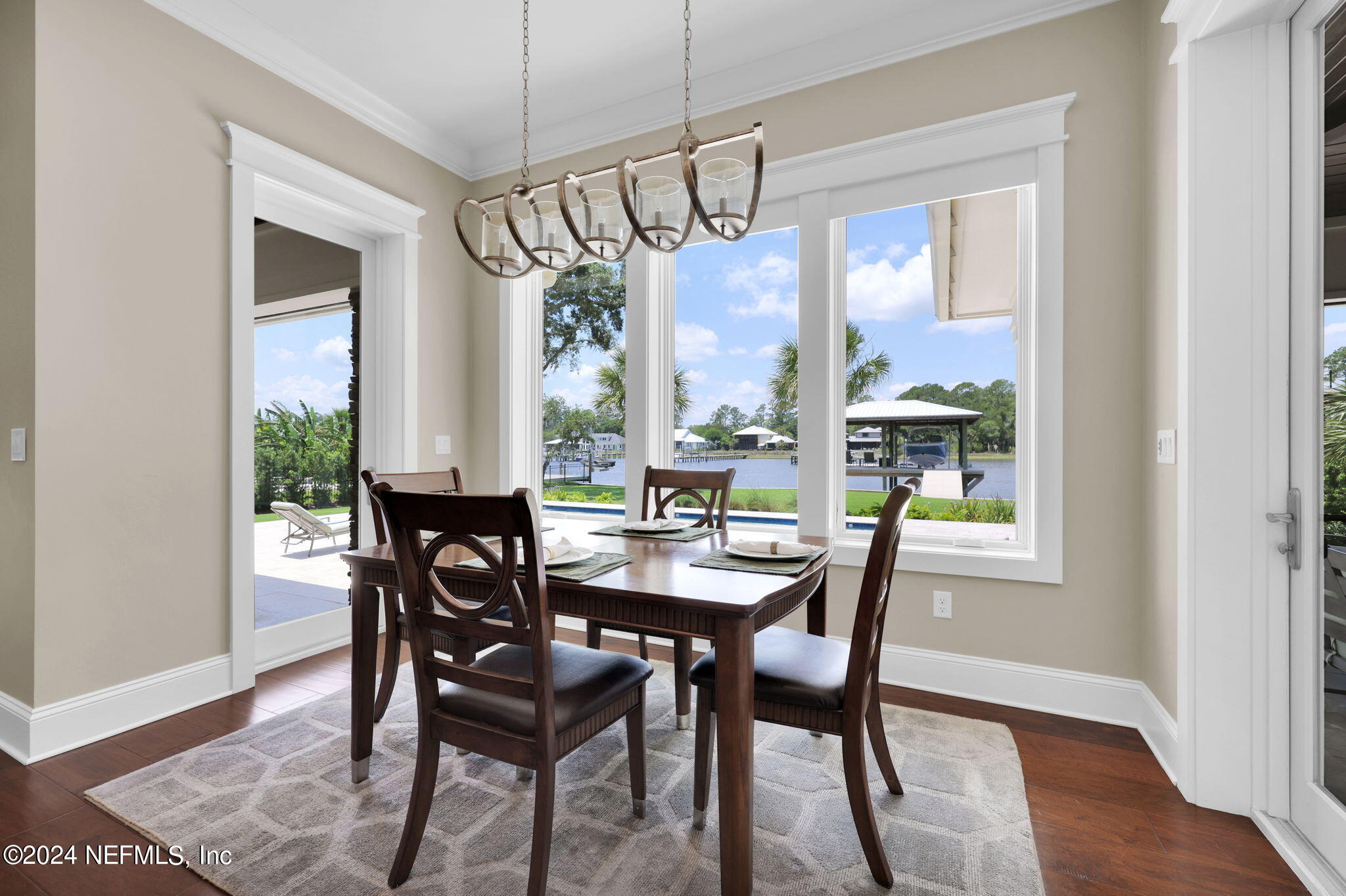 347 S ROSCOE Boulevard