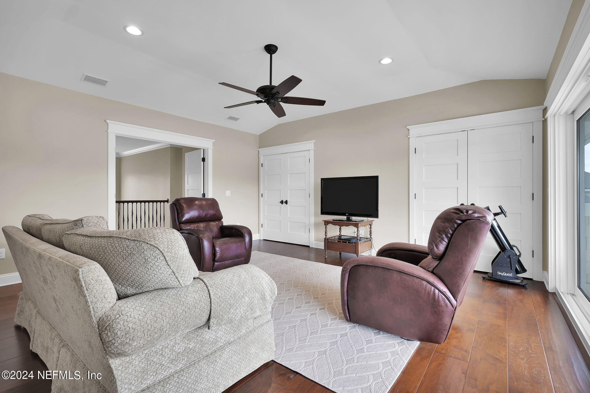 347 S ROSCOE Boulevard