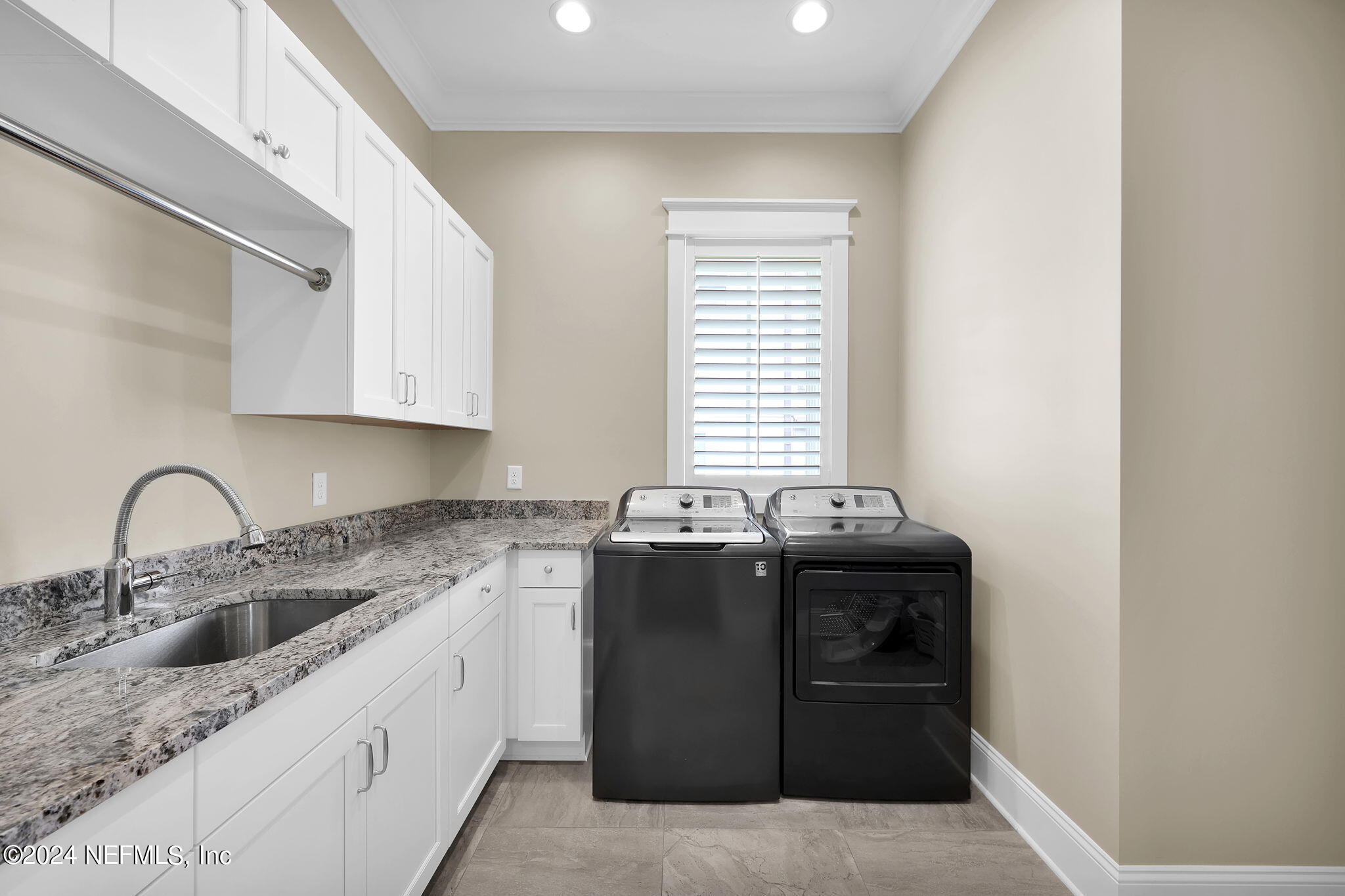 347 S ROSCOE Boulevard