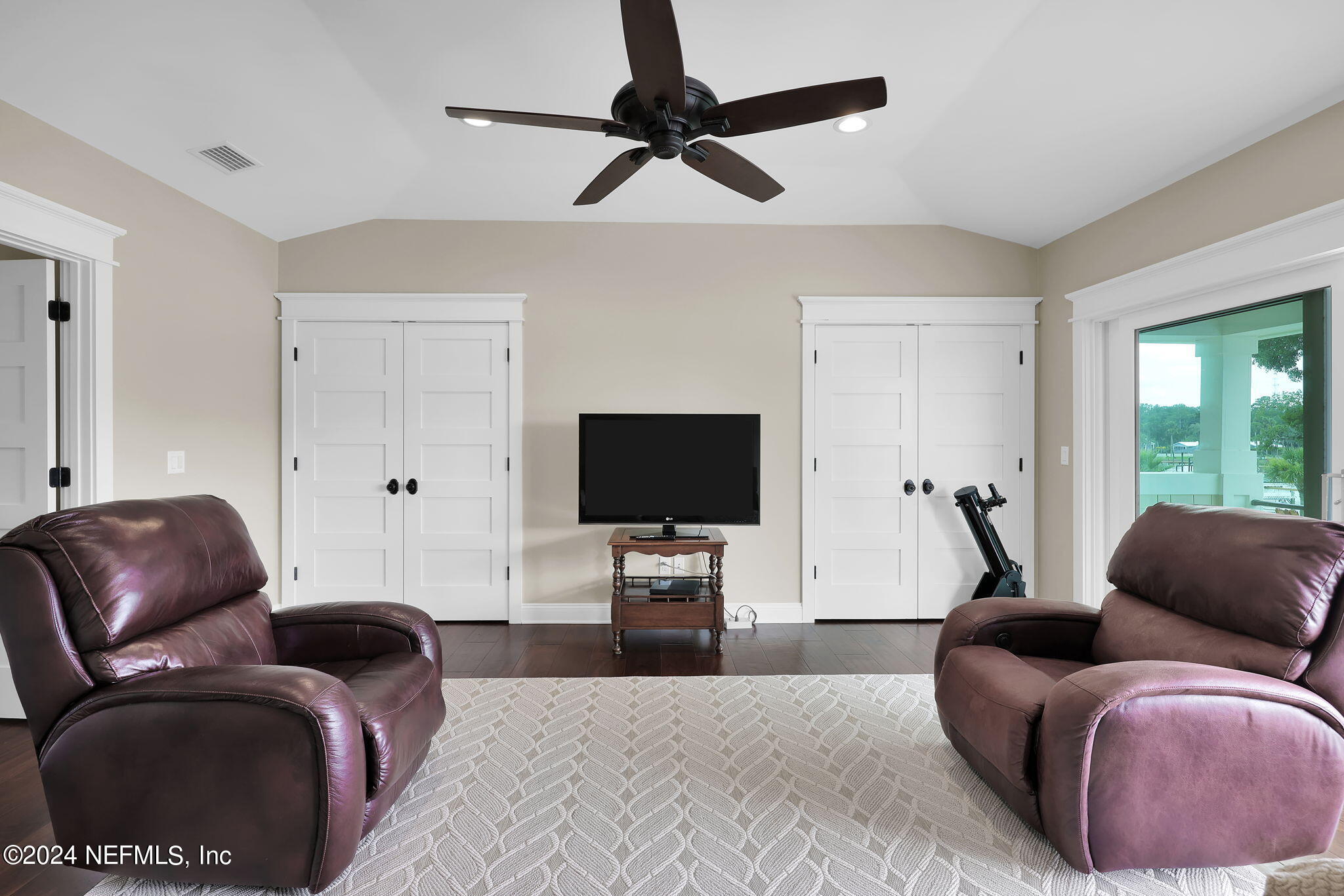 347 S ROSCOE Boulevard