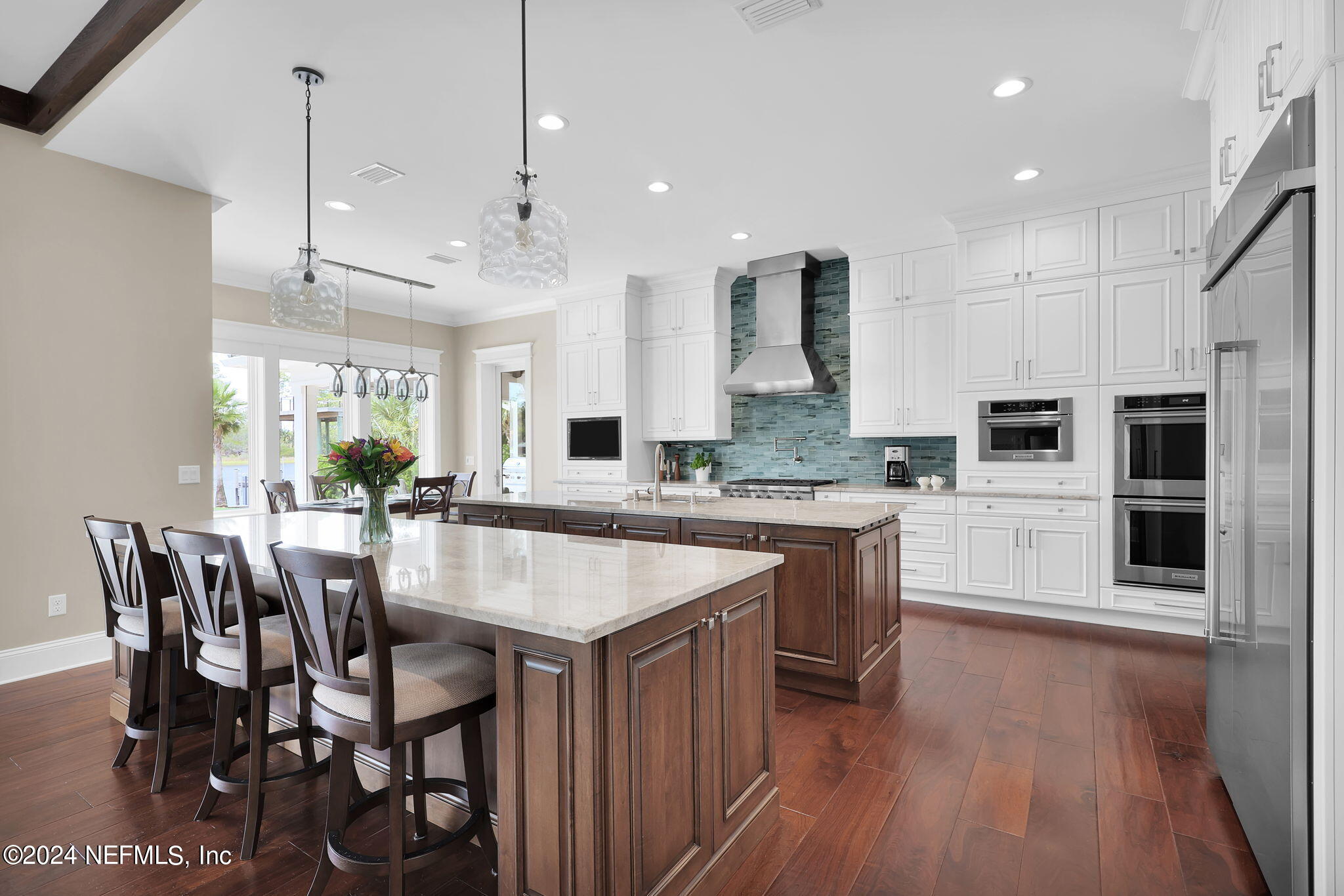 347 S ROSCOE Boulevard