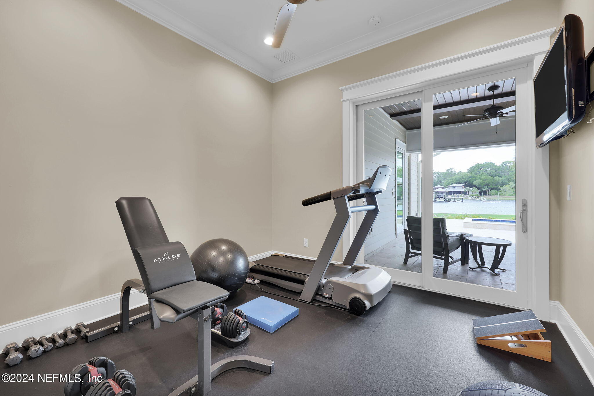 347 S ROSCOE Boulevard