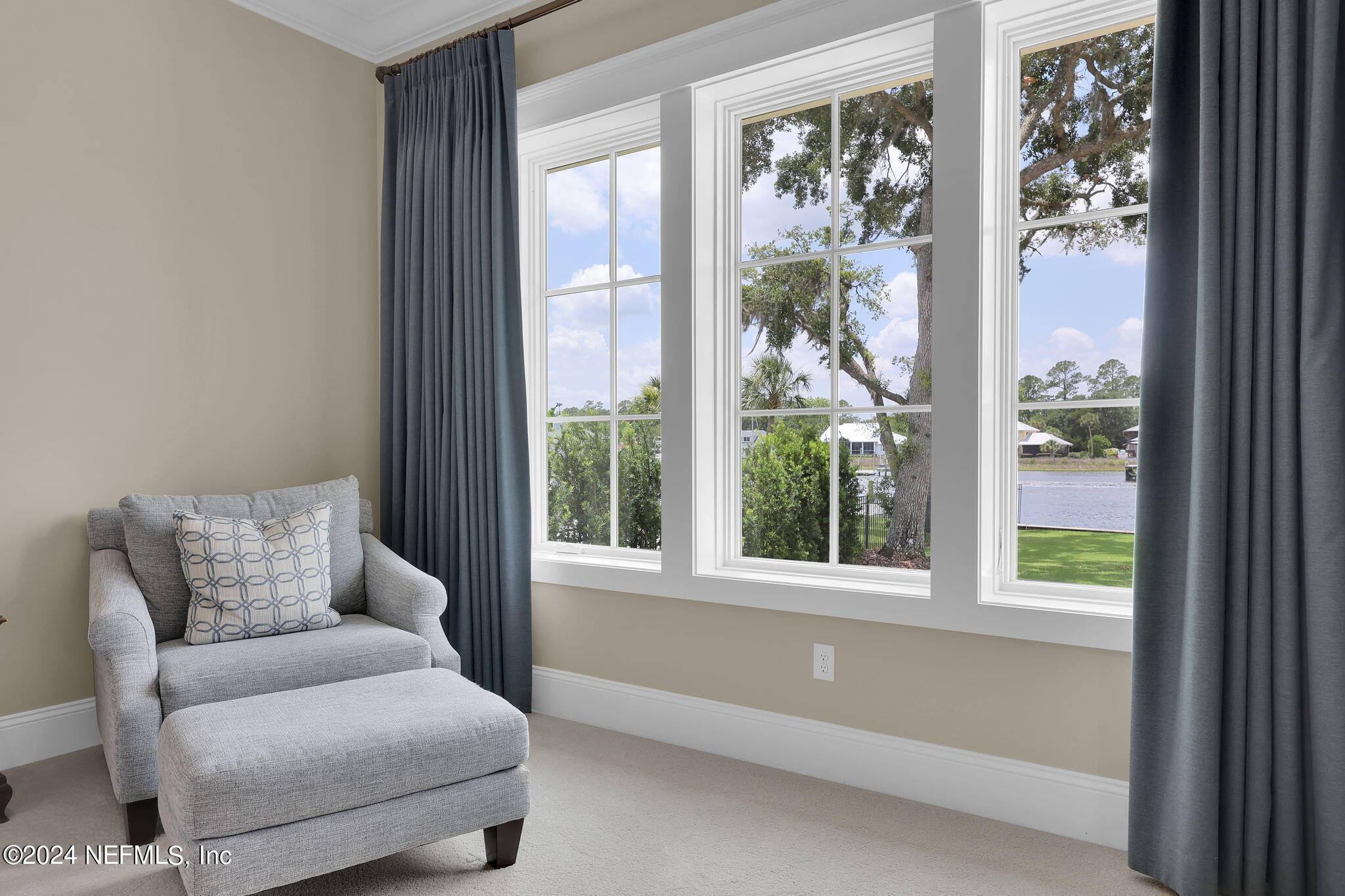 347 S ROSCOE Boulevard