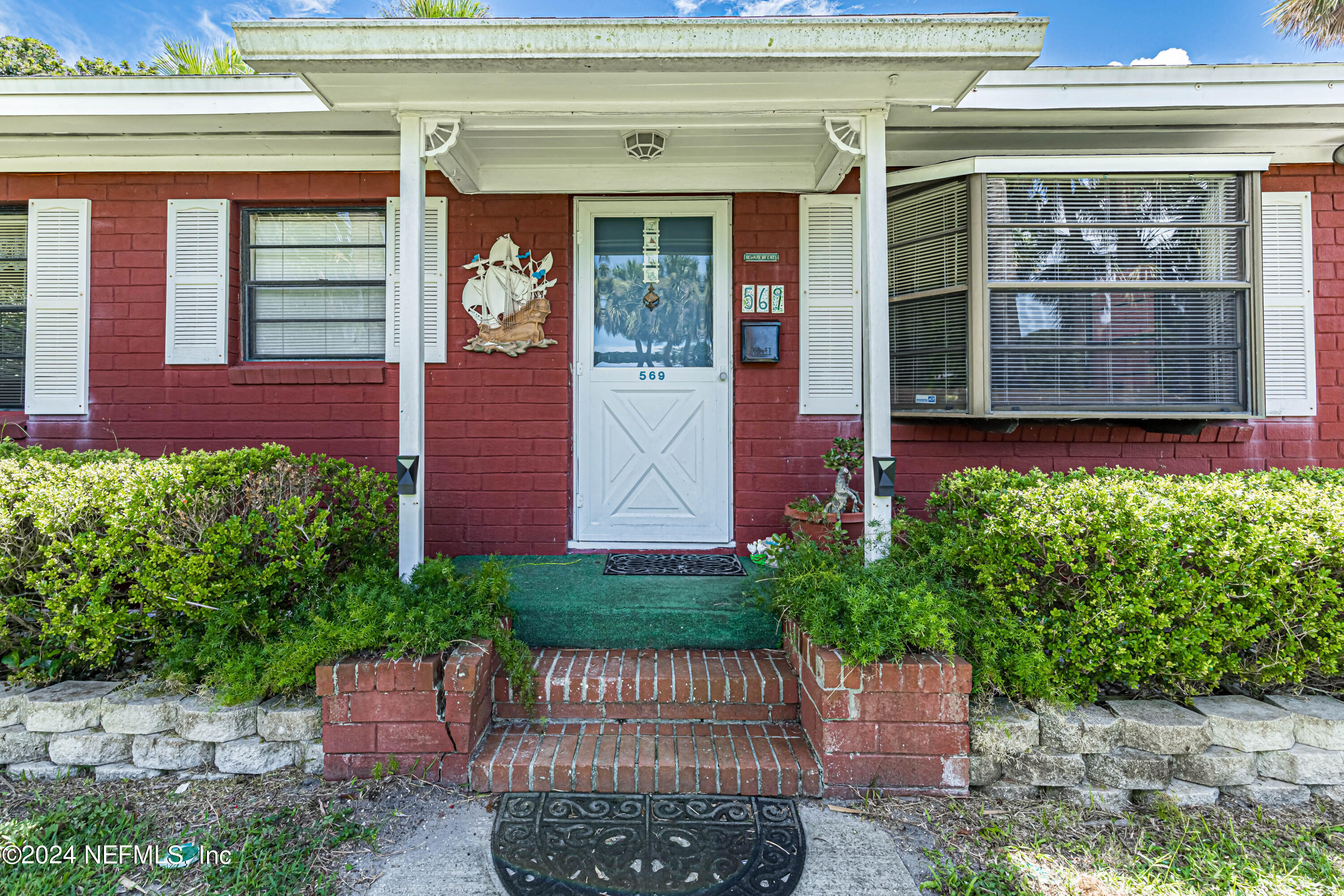 569 MYRA Street