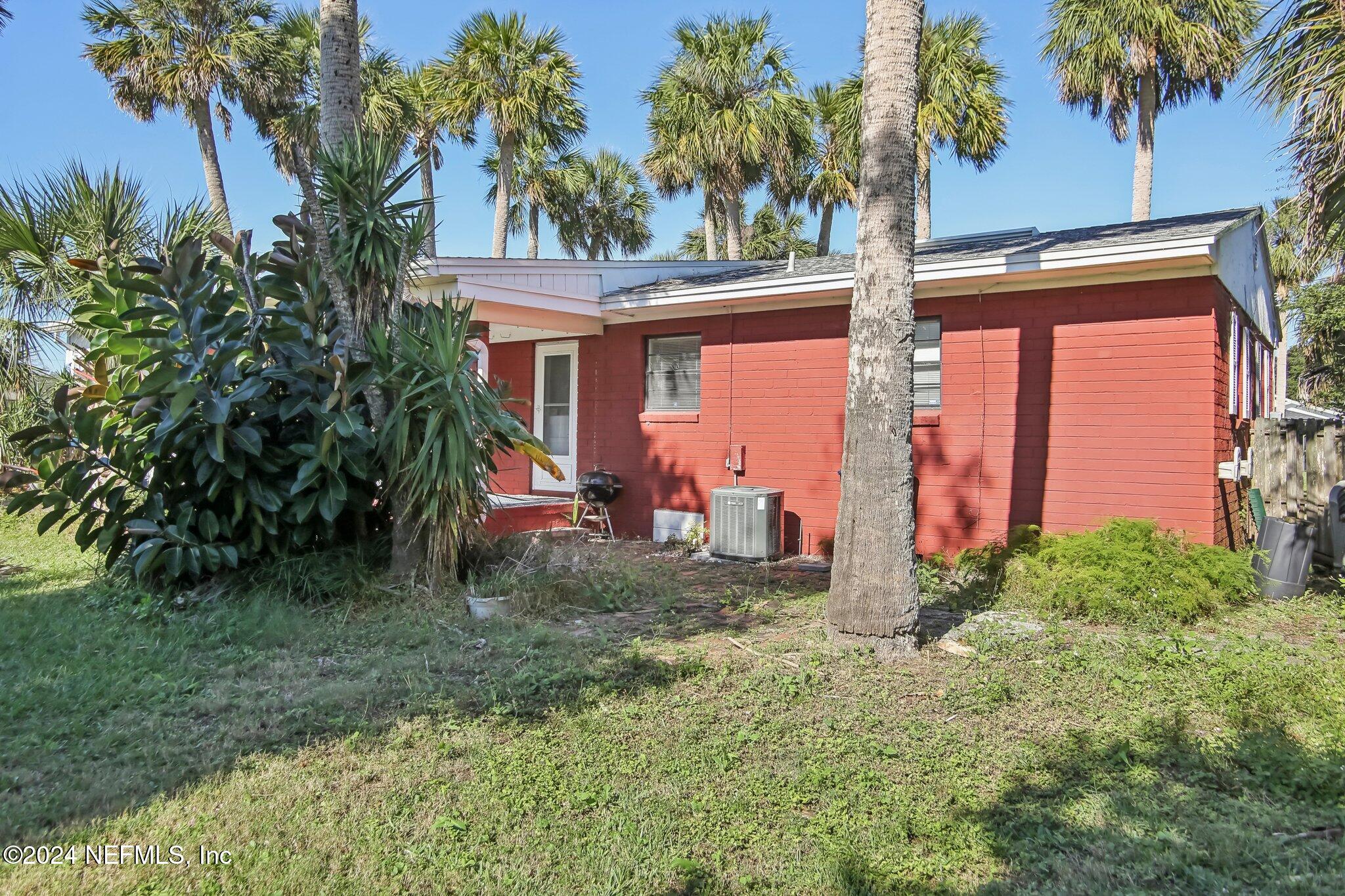 569 MYRA Street