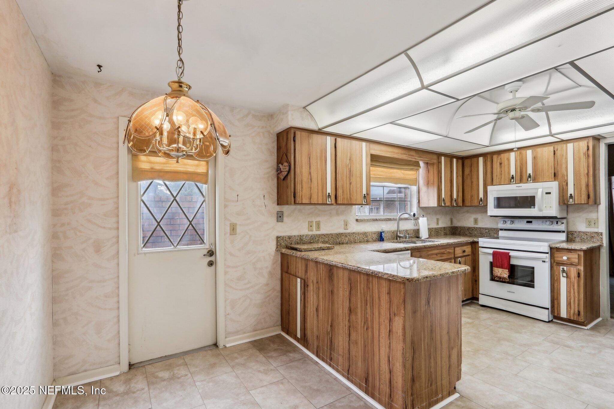 9252 SAN JOSE Boulevard, 4404
