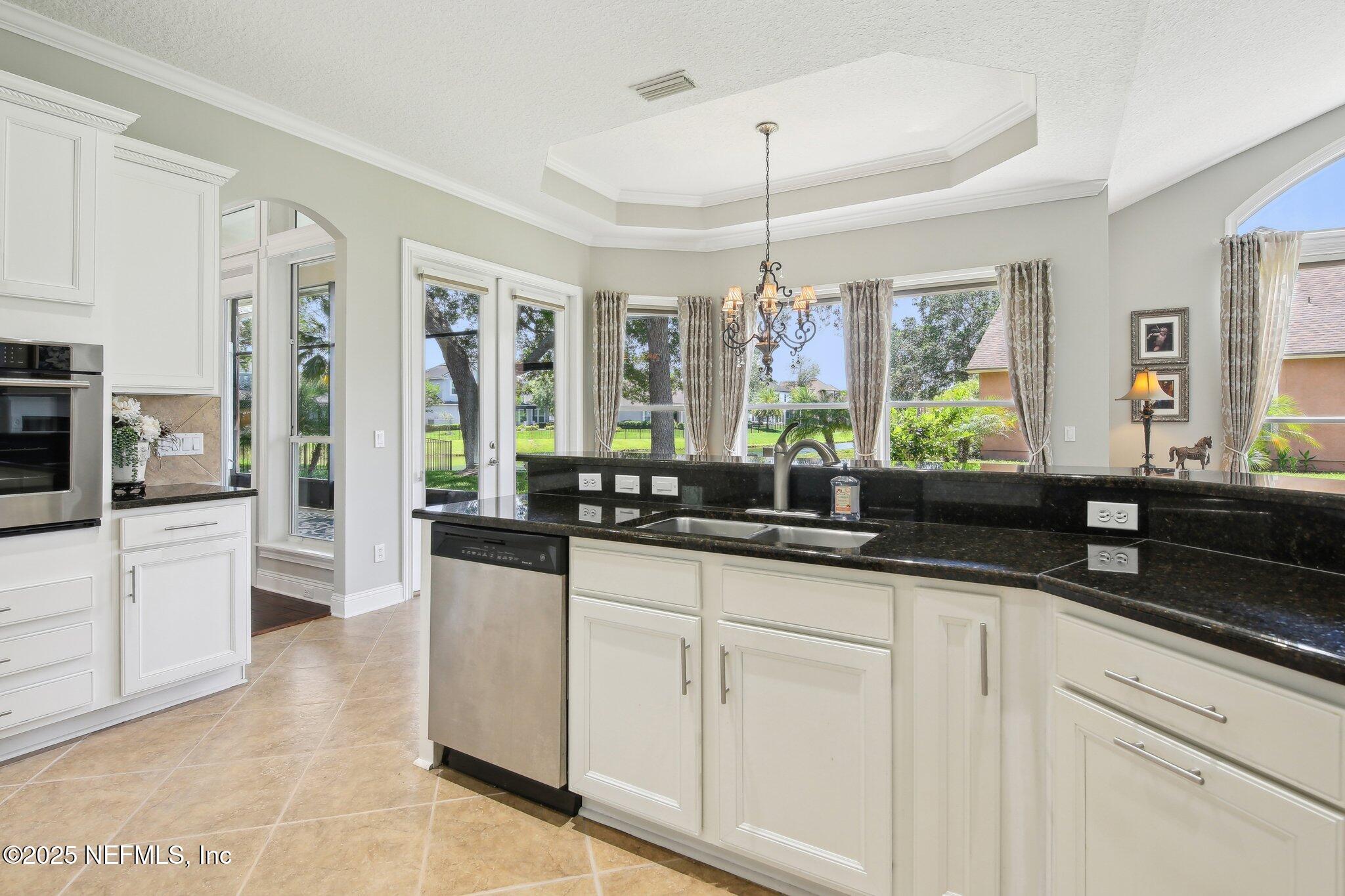 717 E DORCHESTER Drive, St. Johns