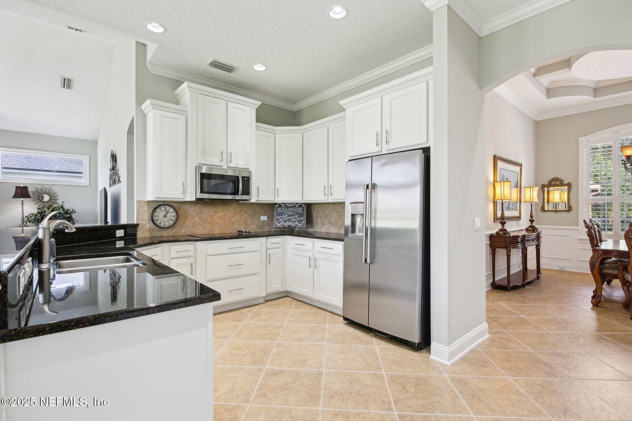 717 E DORCHESTER Drive, St. Johns