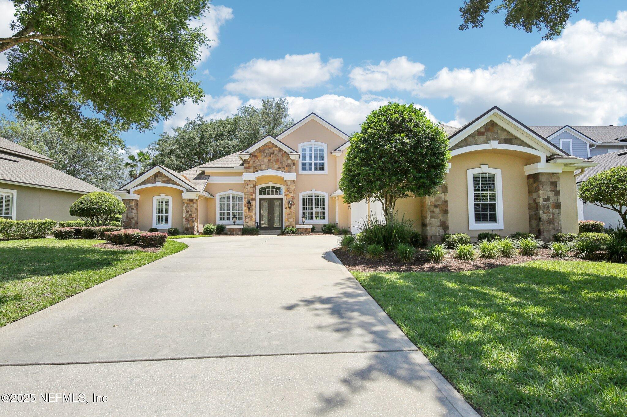 717 E DORCHESTER Drive, St. Johns