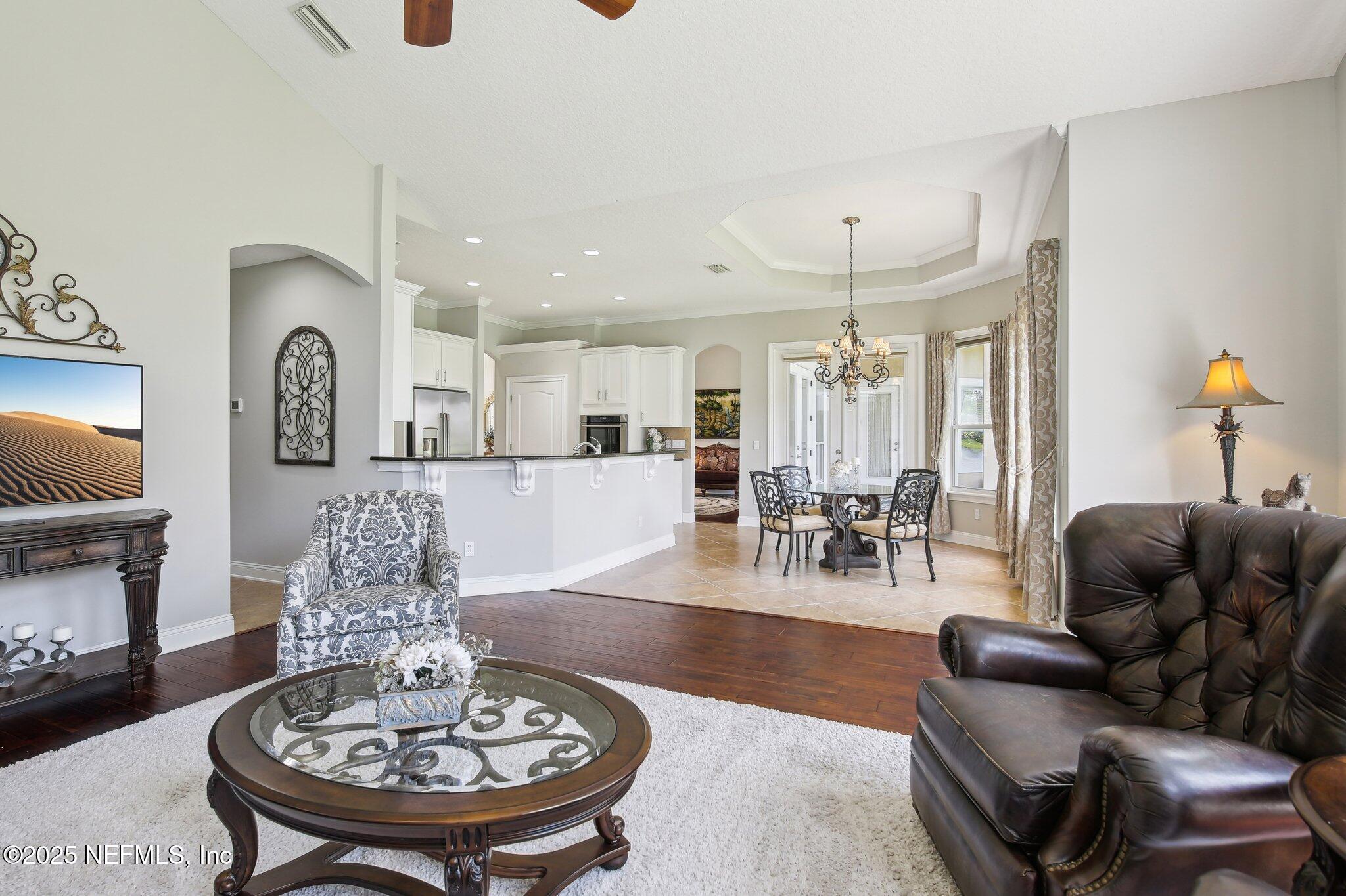 717 E DORCHESTER Drive, St. Johns