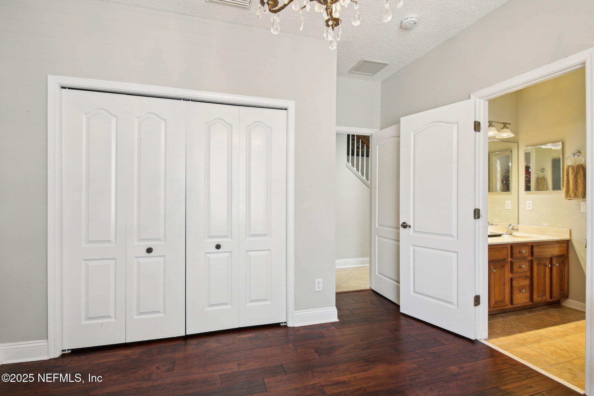 717 E DORCHESTER Drive, St. Johns