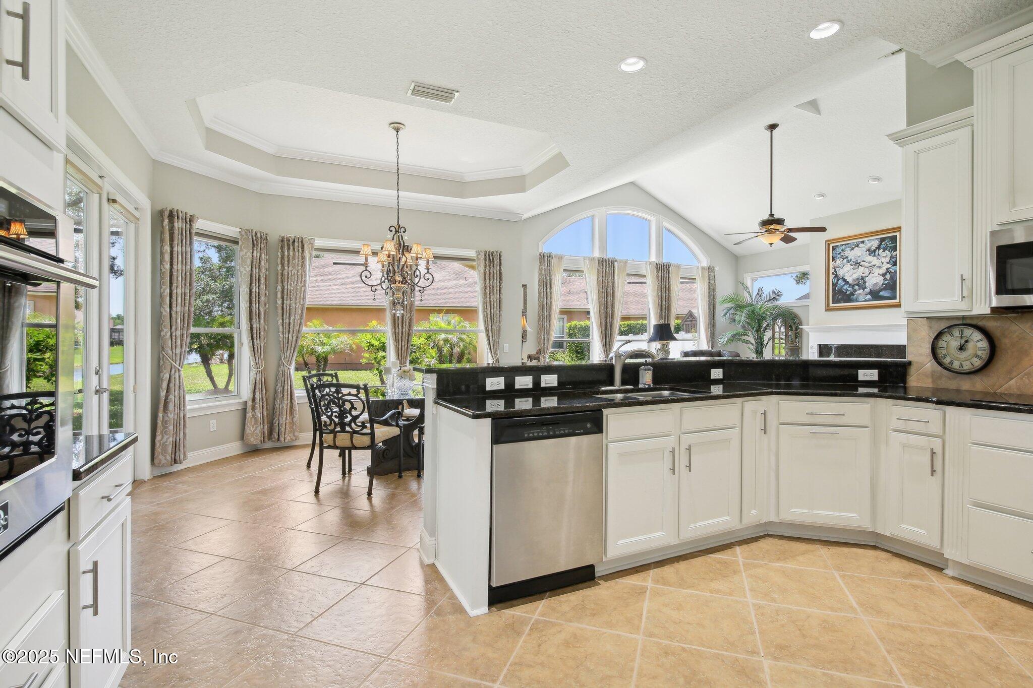 717 E DORCHESTER Drive, St. Johns