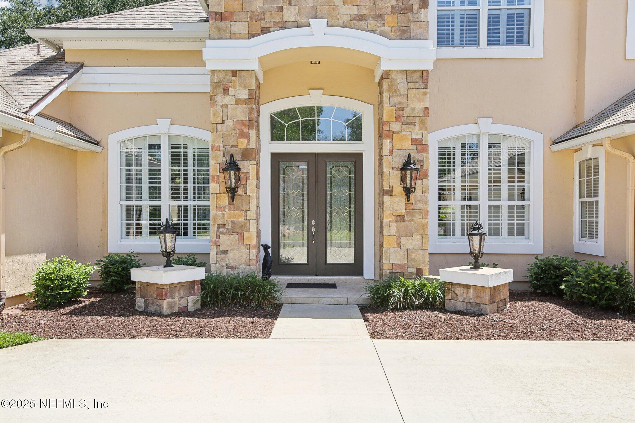 717 E DORCHESTER Drive, St. Johns